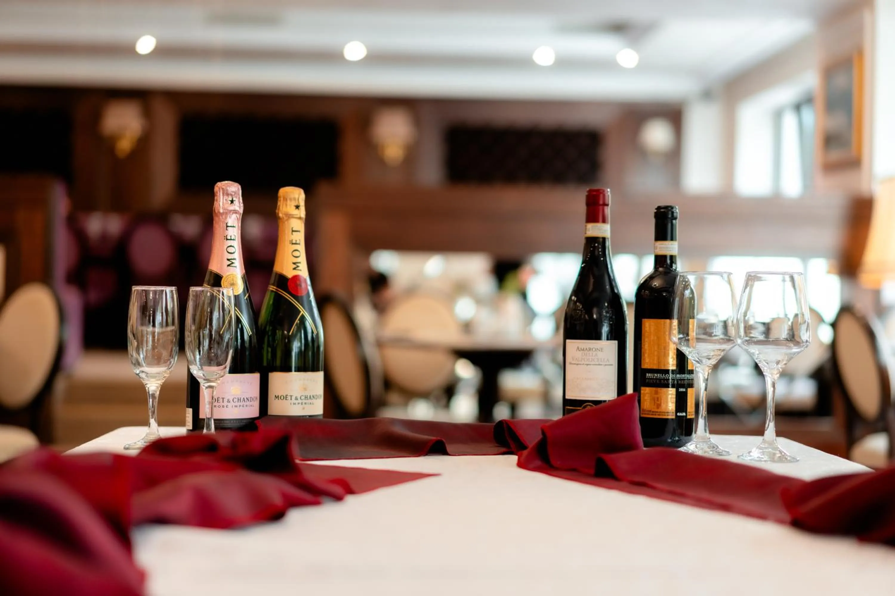 Restaurant/places to eat in Grand Hotel Sofianu