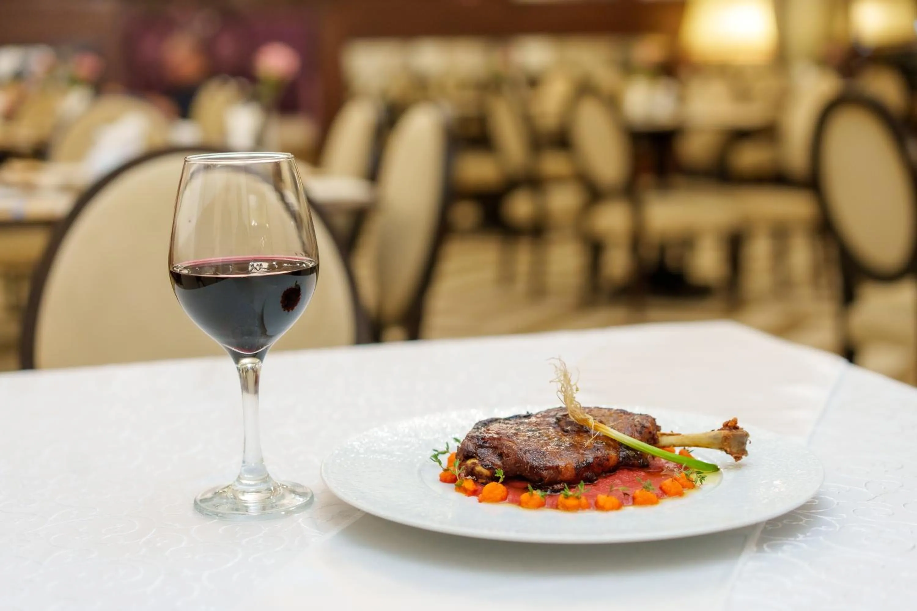 Restaurant/places to eat in Grand Hotel Sofianu