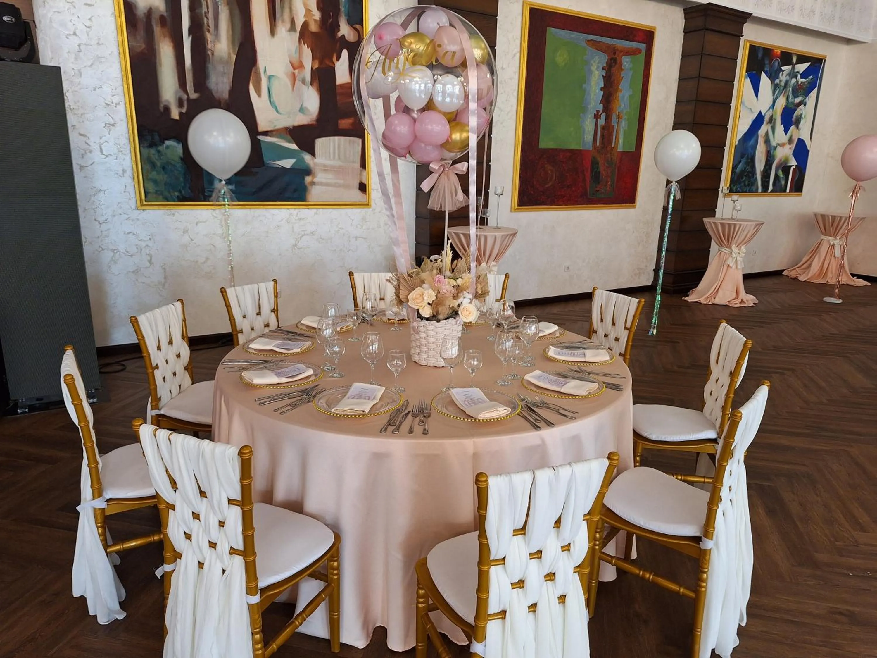 Restaurant/places to eat in Grand Hotel Sofianu