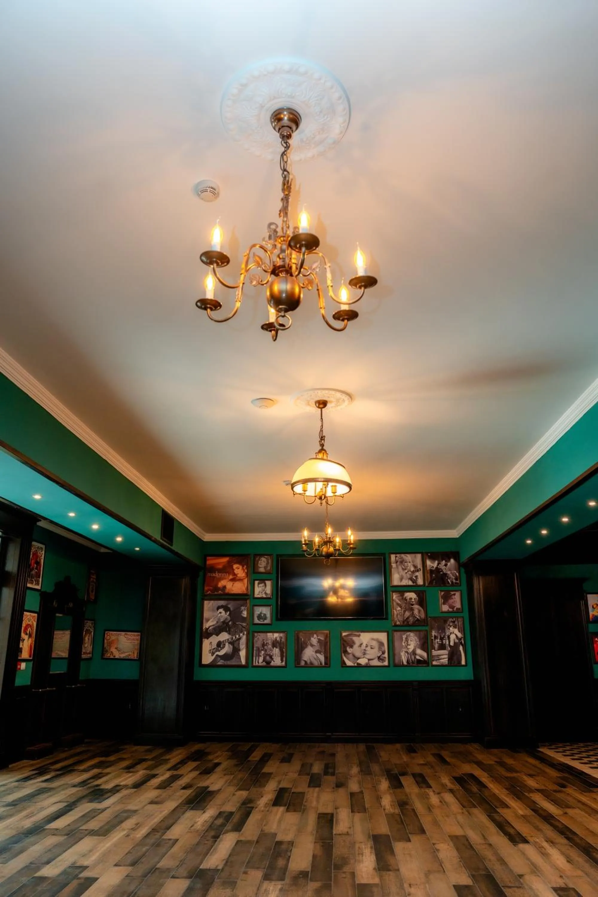 Restaurant/places to eat in Grand Hotel Sofianu