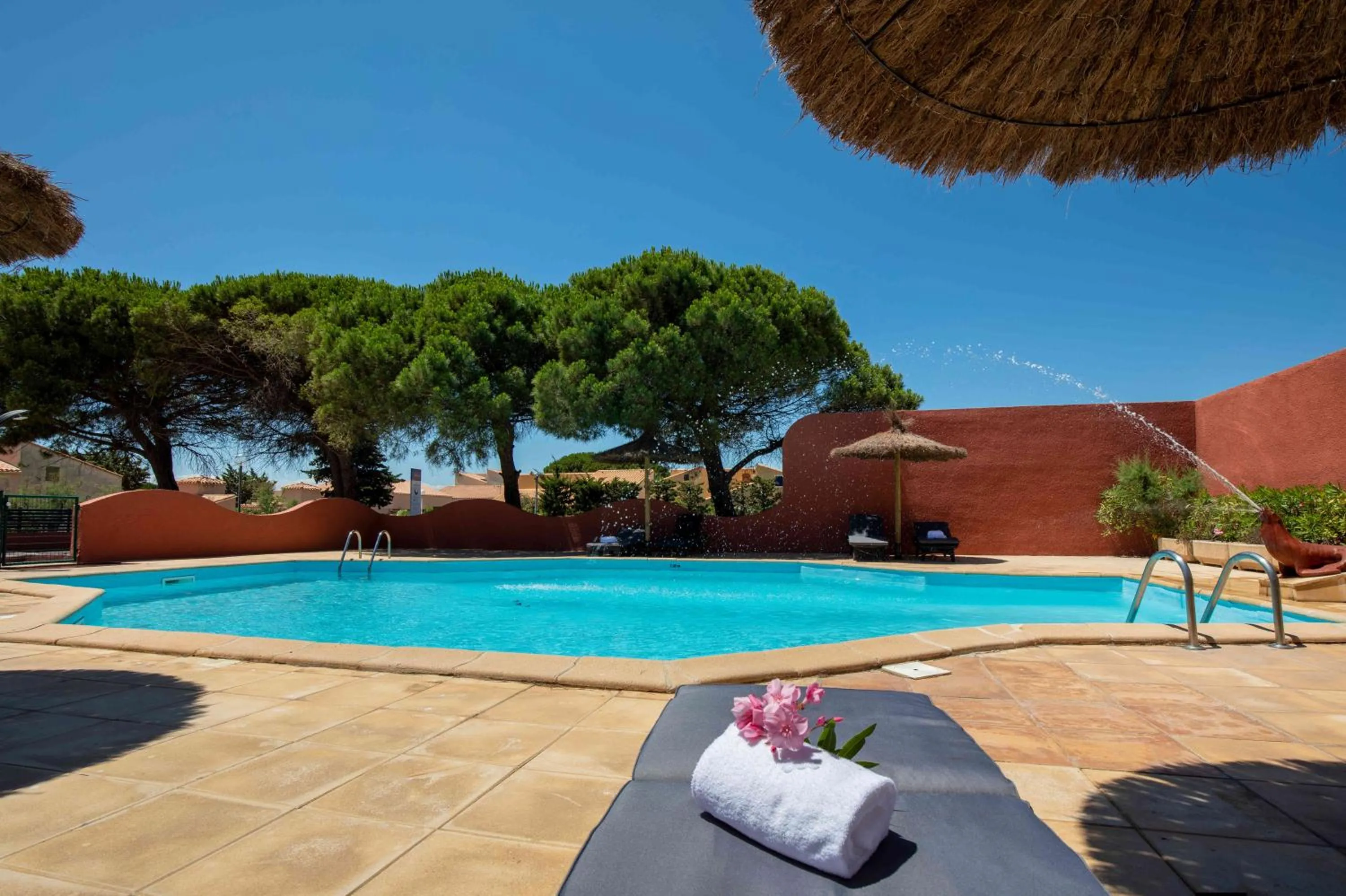 Swimming pool in The Originals City, Relax'Otel & Spa, Le Barcarès