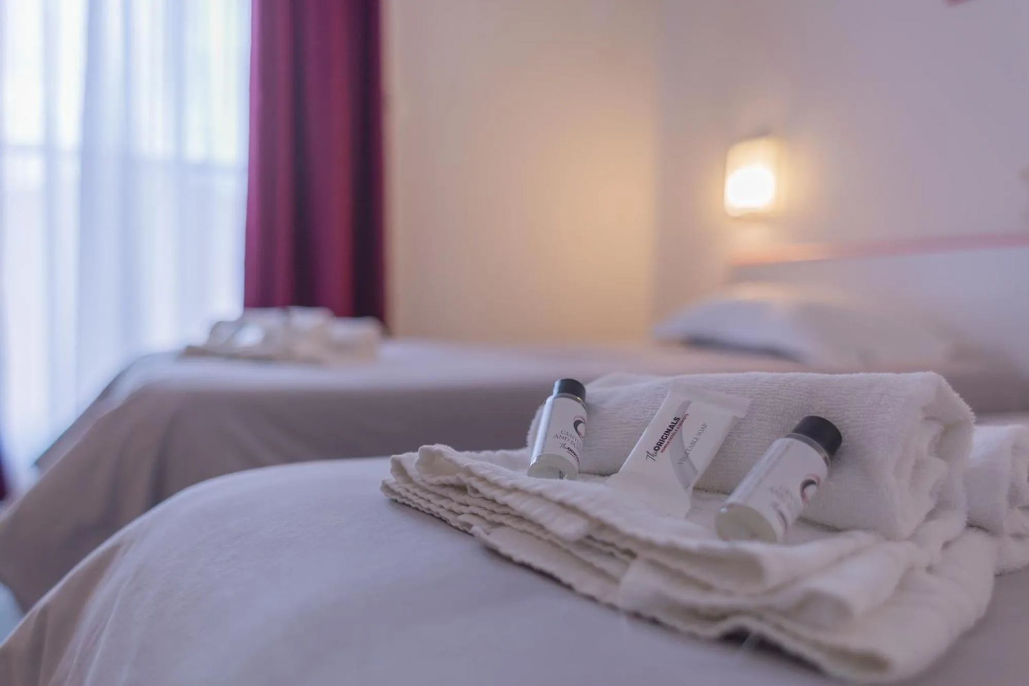 Bed in The Originals City, Relax'Otel & Spa, Le Barcarès