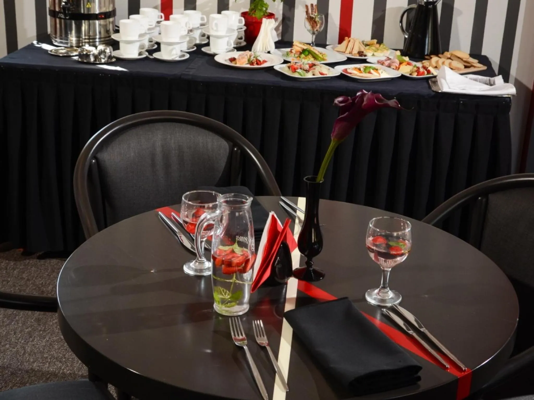 Restaurant/places to eat in Mans Nams - self check in hotel