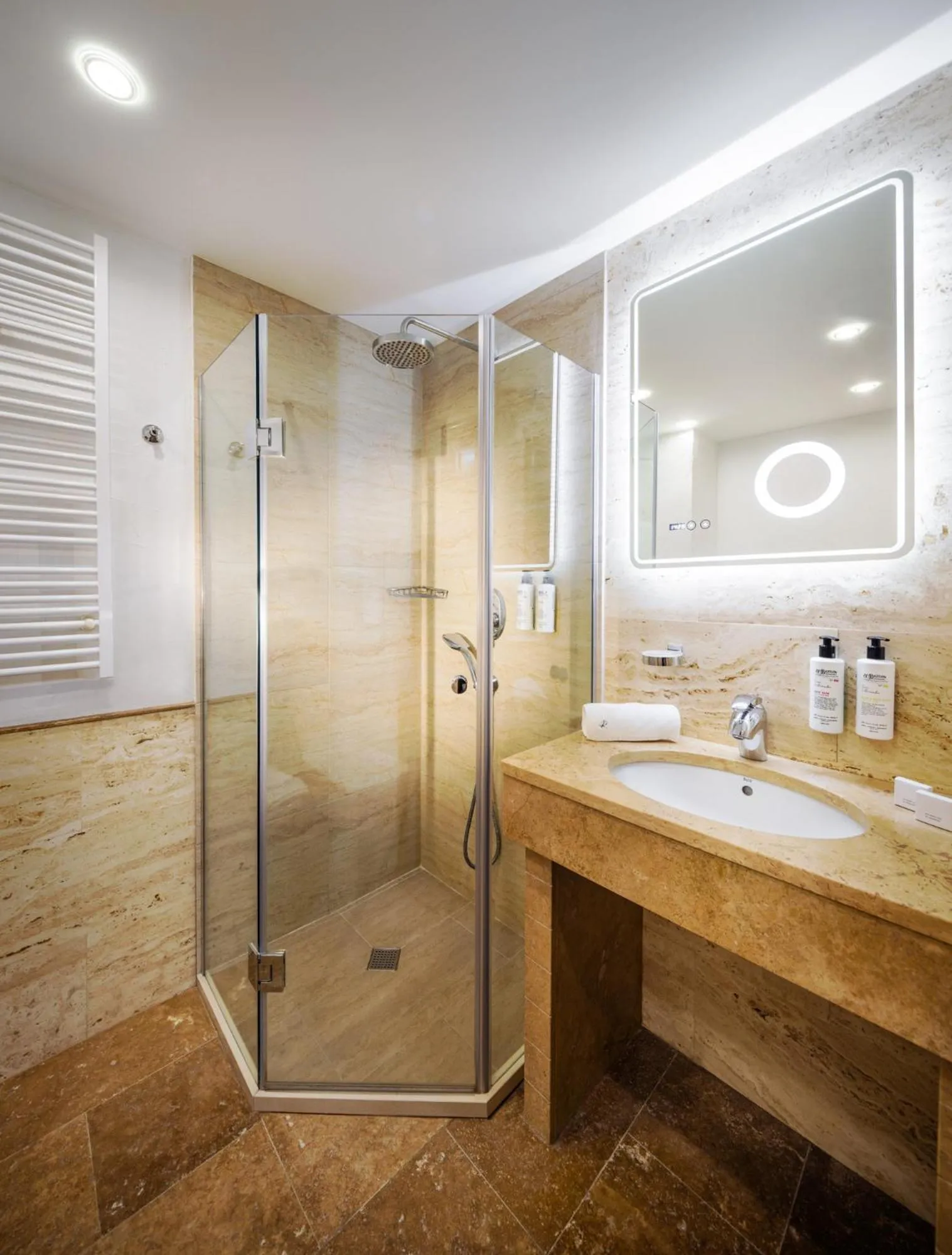 Shower in Rosslyn Thracia Hotel Sofia