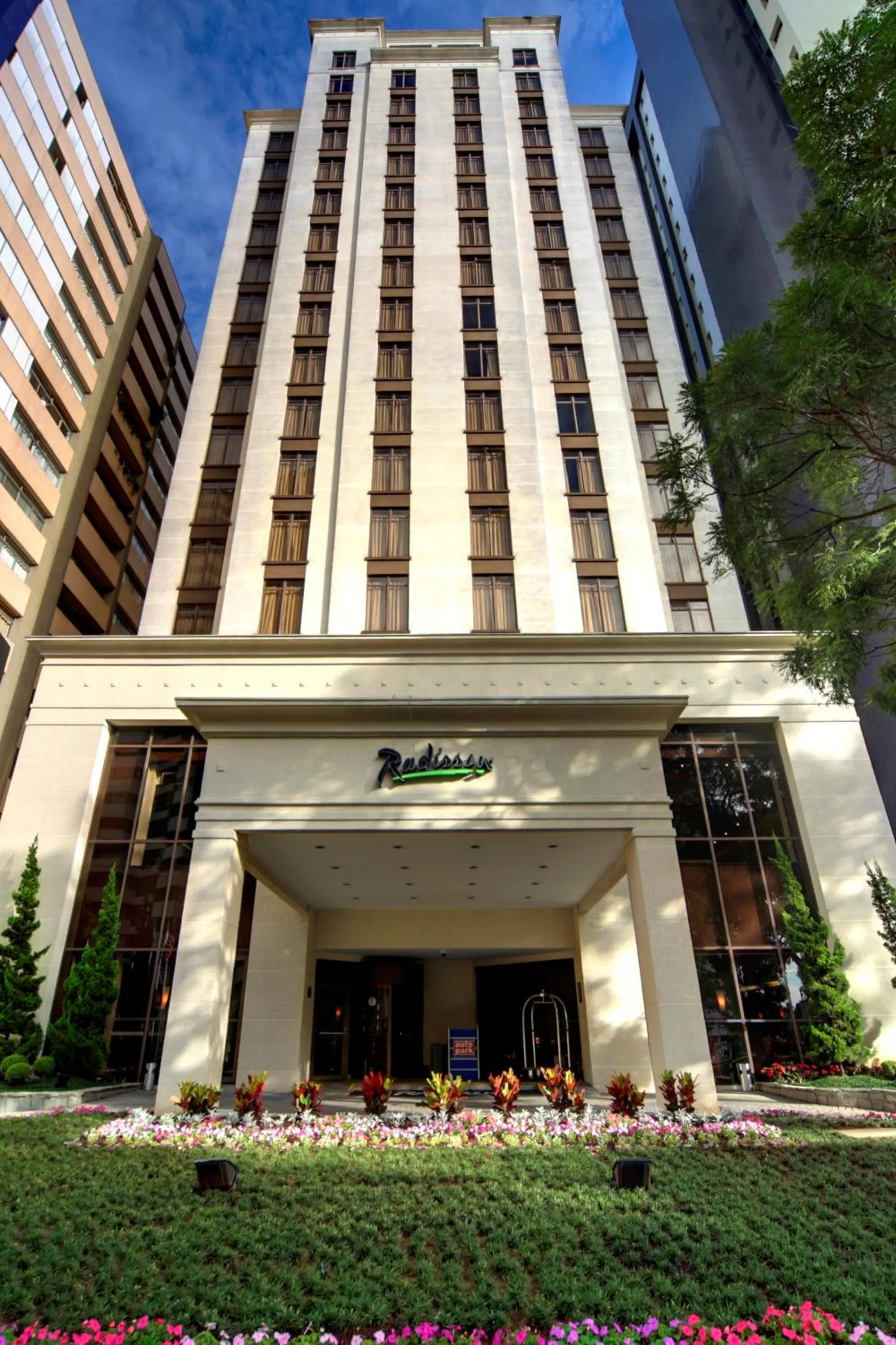 Facade/entrance in Radisson Hotel Curitiba