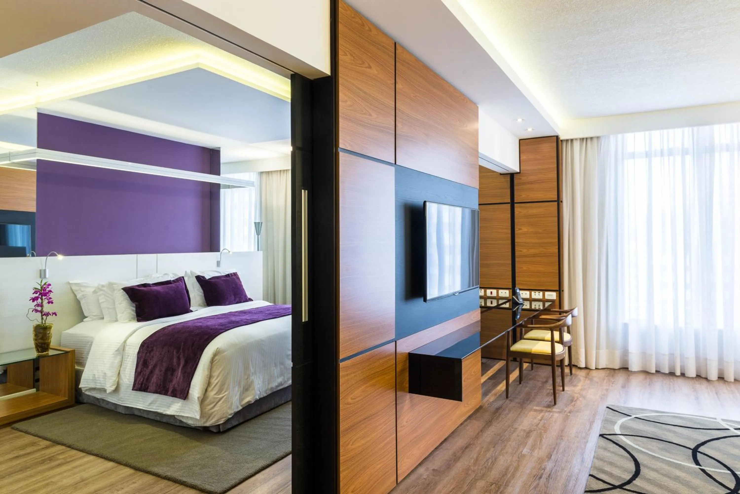 Photo of the whole room, Bed in Radisson Hotel Curitiba