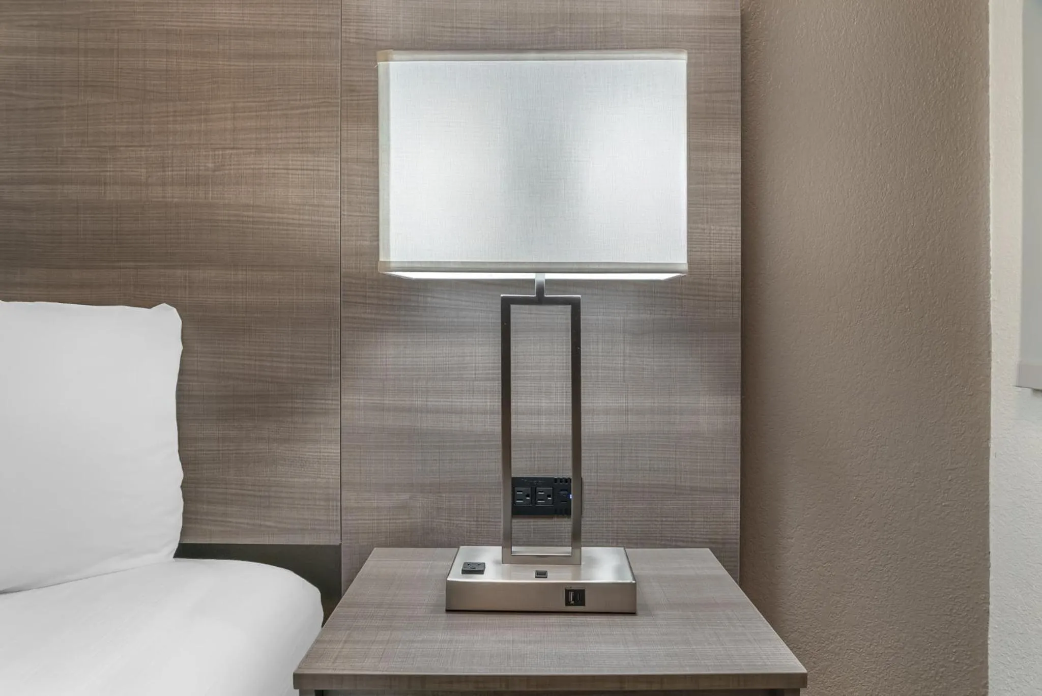 Bedroom in Red Roof Inn Detroit Metro Airport - Taylor