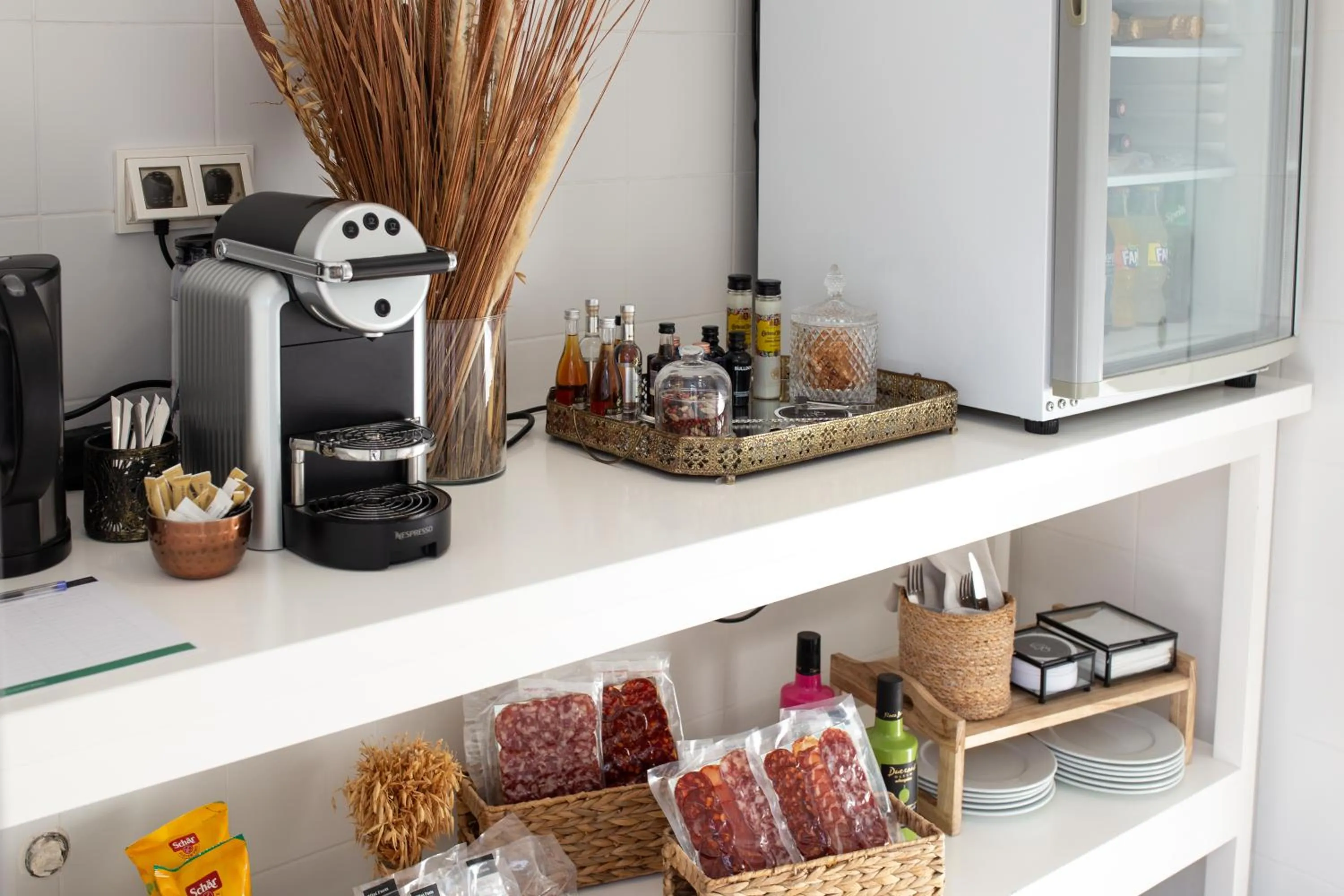 Restaurant/places to eat in Suites 1478