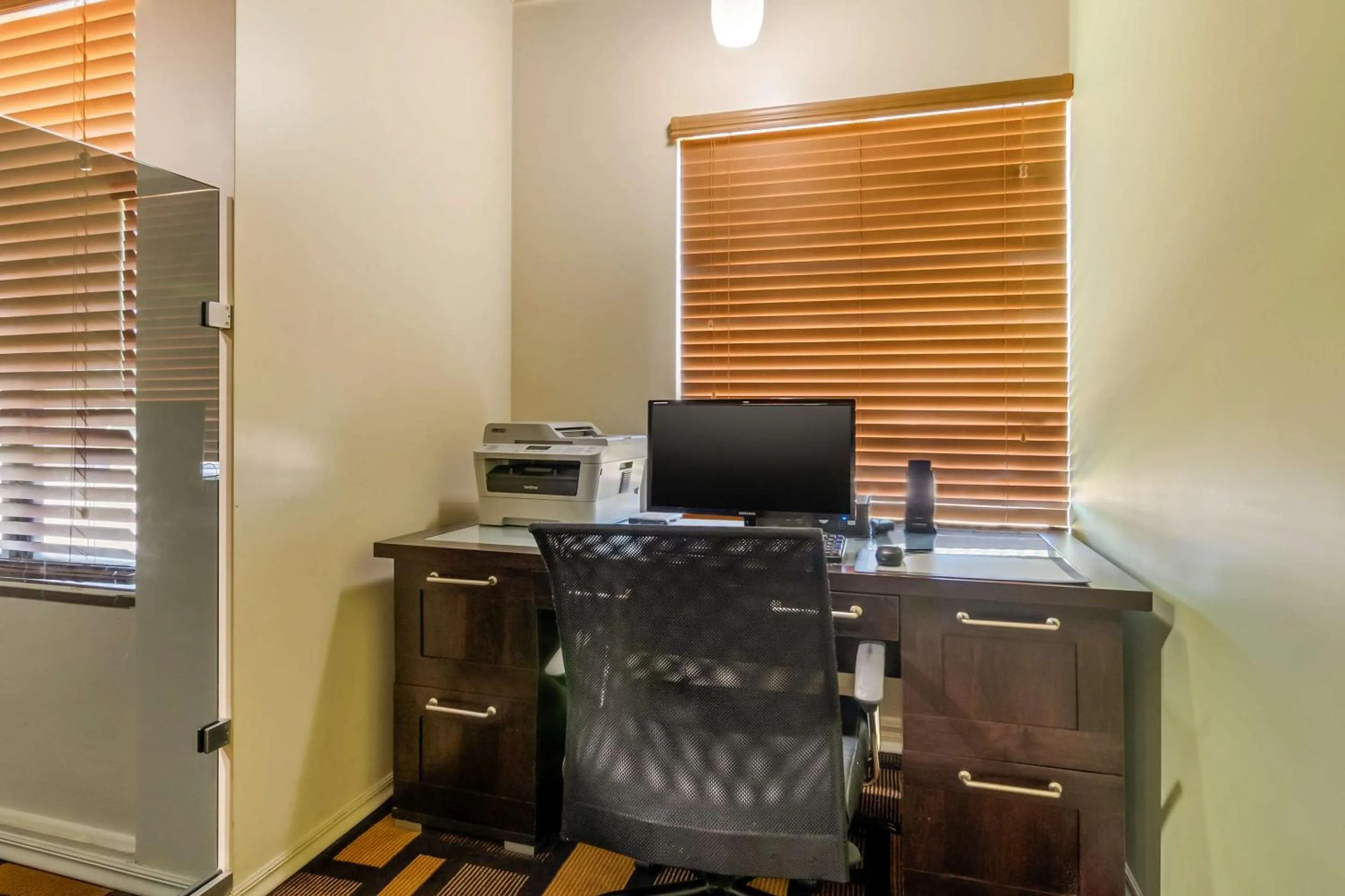 Business facilities in Quality Inn & Suites Lenexa Kansas City