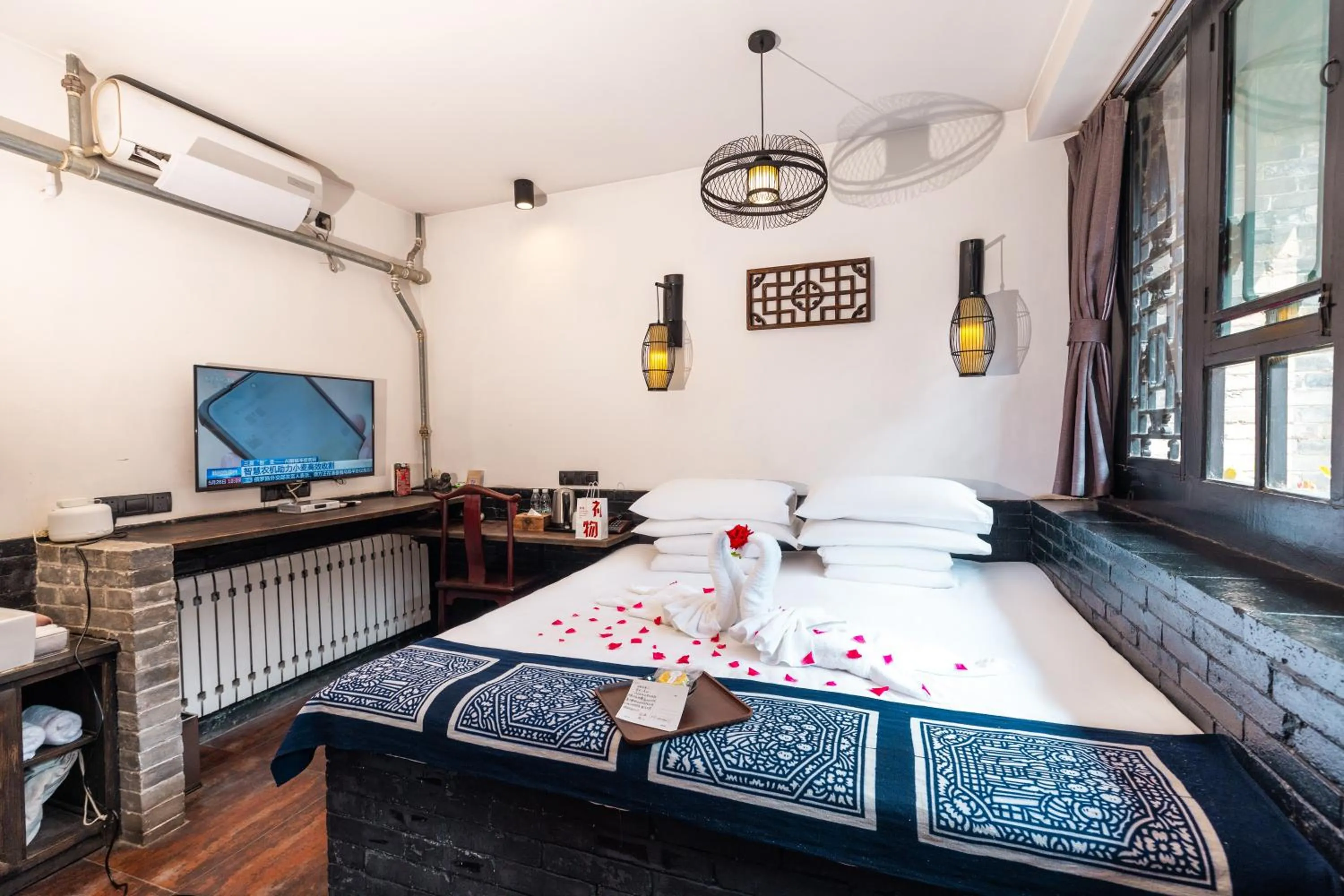 Bed in Elsewhere Hotel The former residence of the draft bank