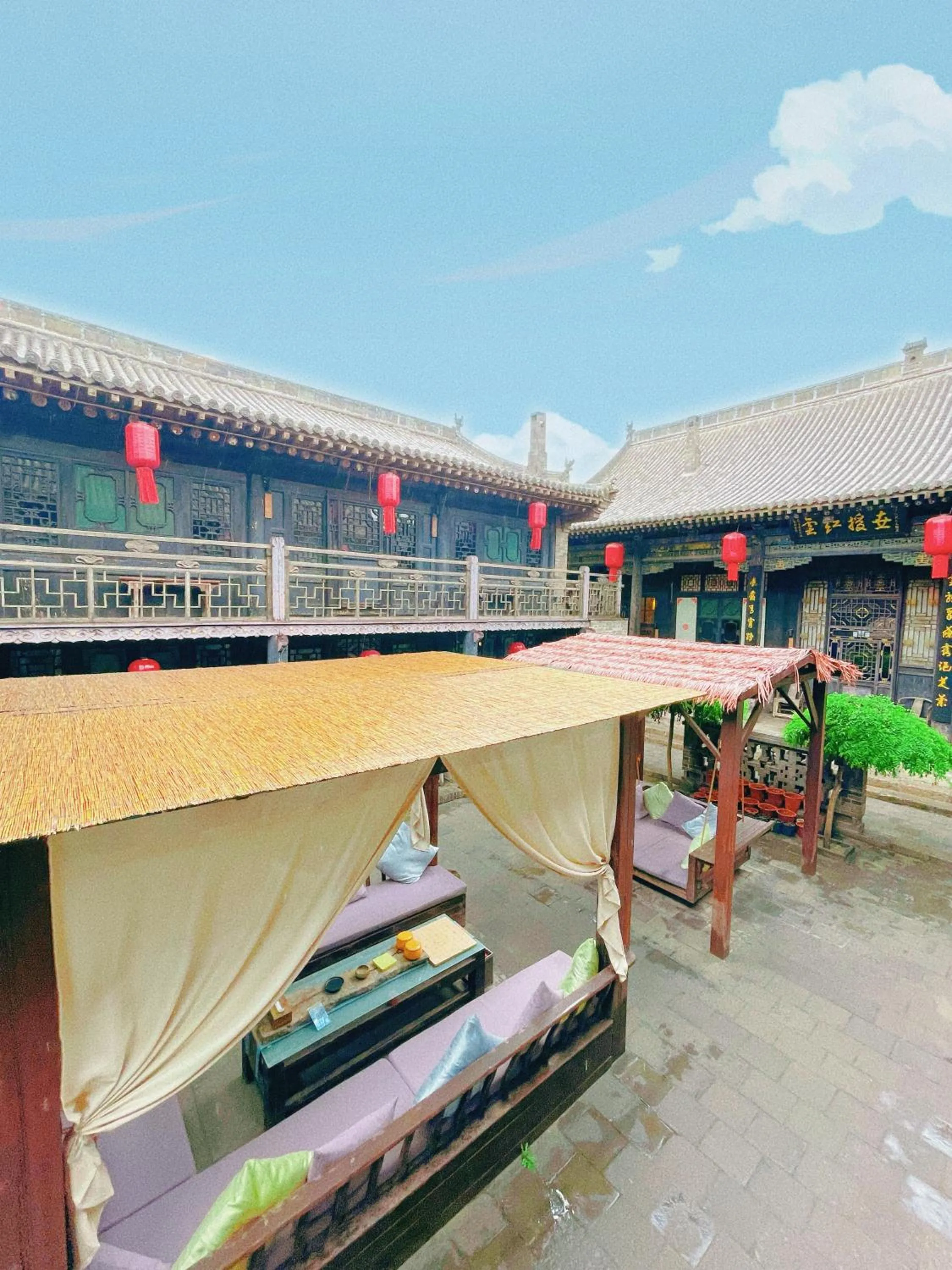 Property building in Elsewhere Hotel The former residence of the draft bank