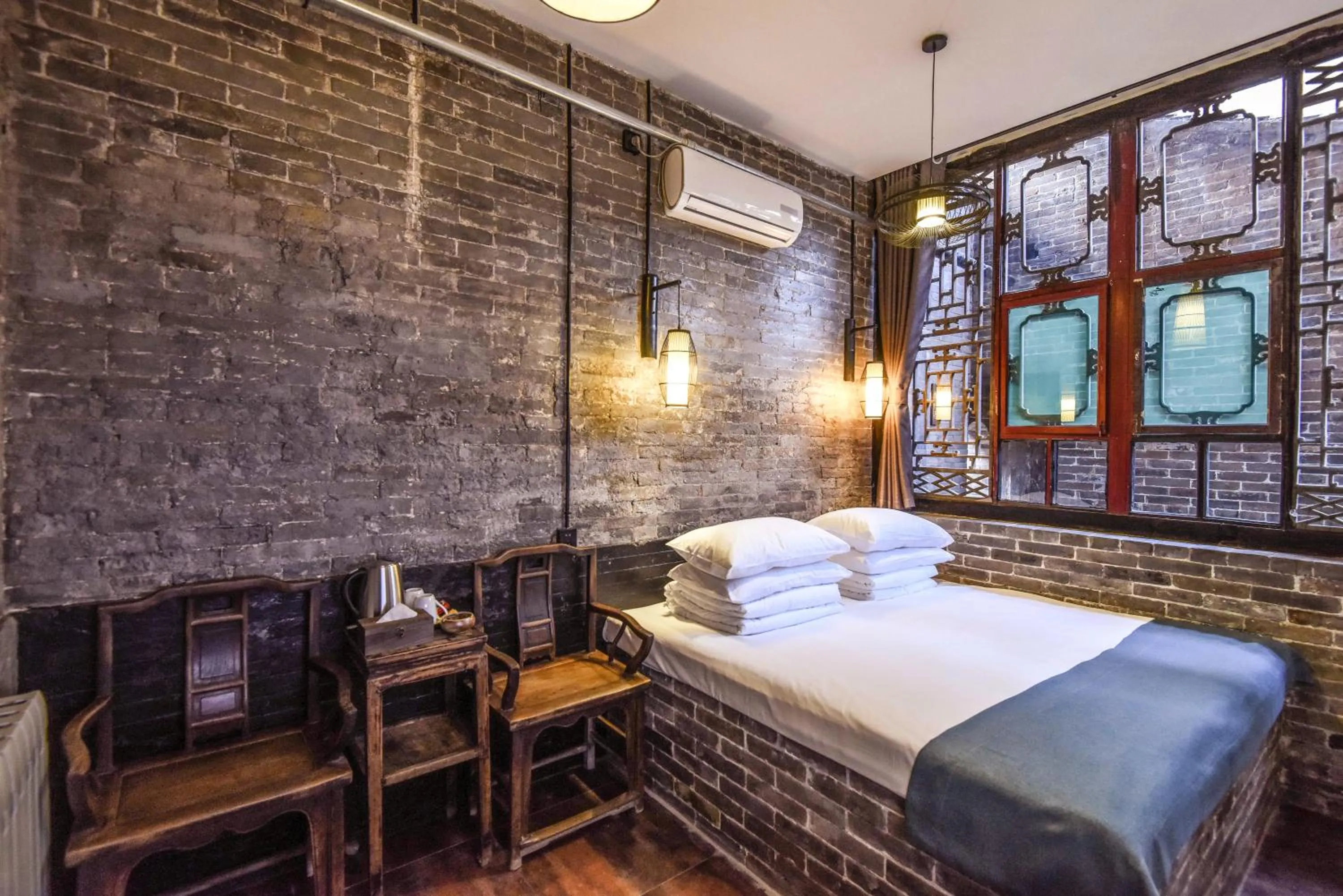 Bed in Elsewhere Hotel The former residence of the draft bank