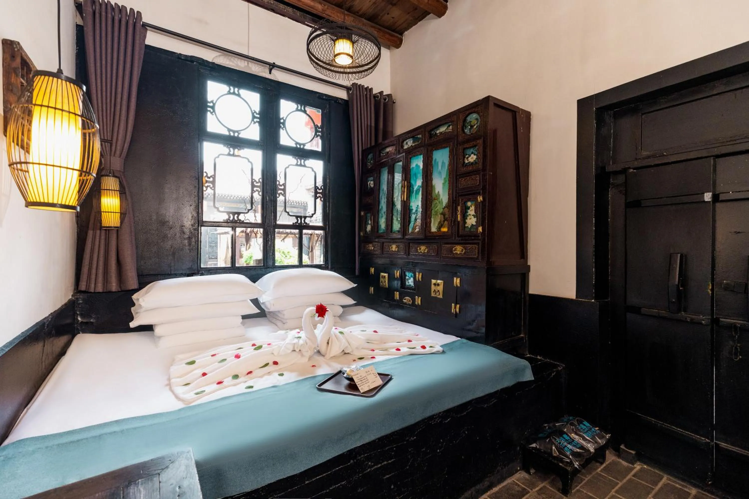 Bed in Elsewhere Hotel The former residence of the draft bank