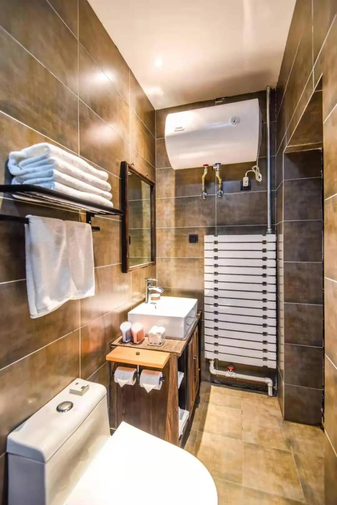 Toilet in Elsewhere Hotel The former residence of the draft bank