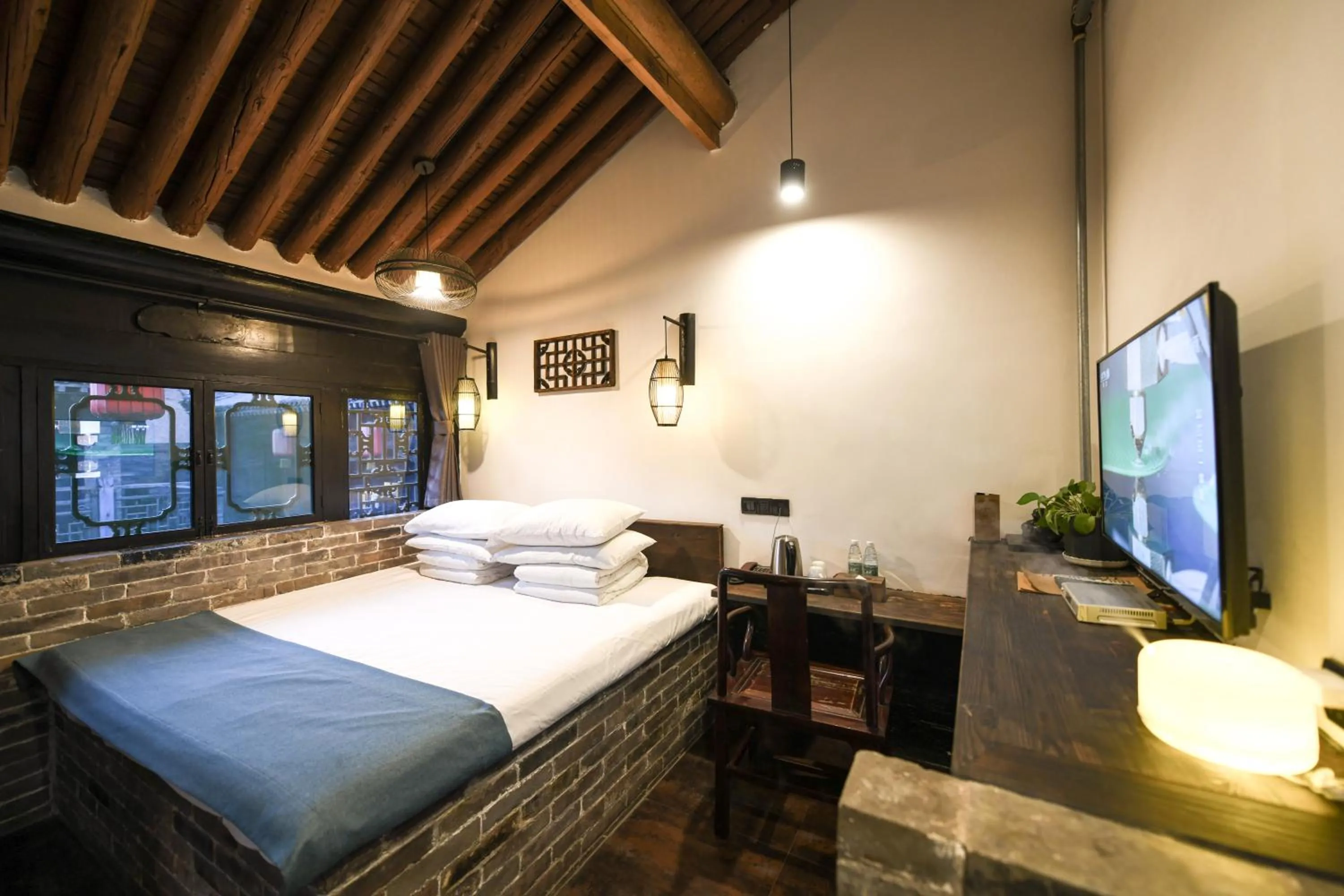 Bed in Elsewhere Hotel The former residence of the draft bank