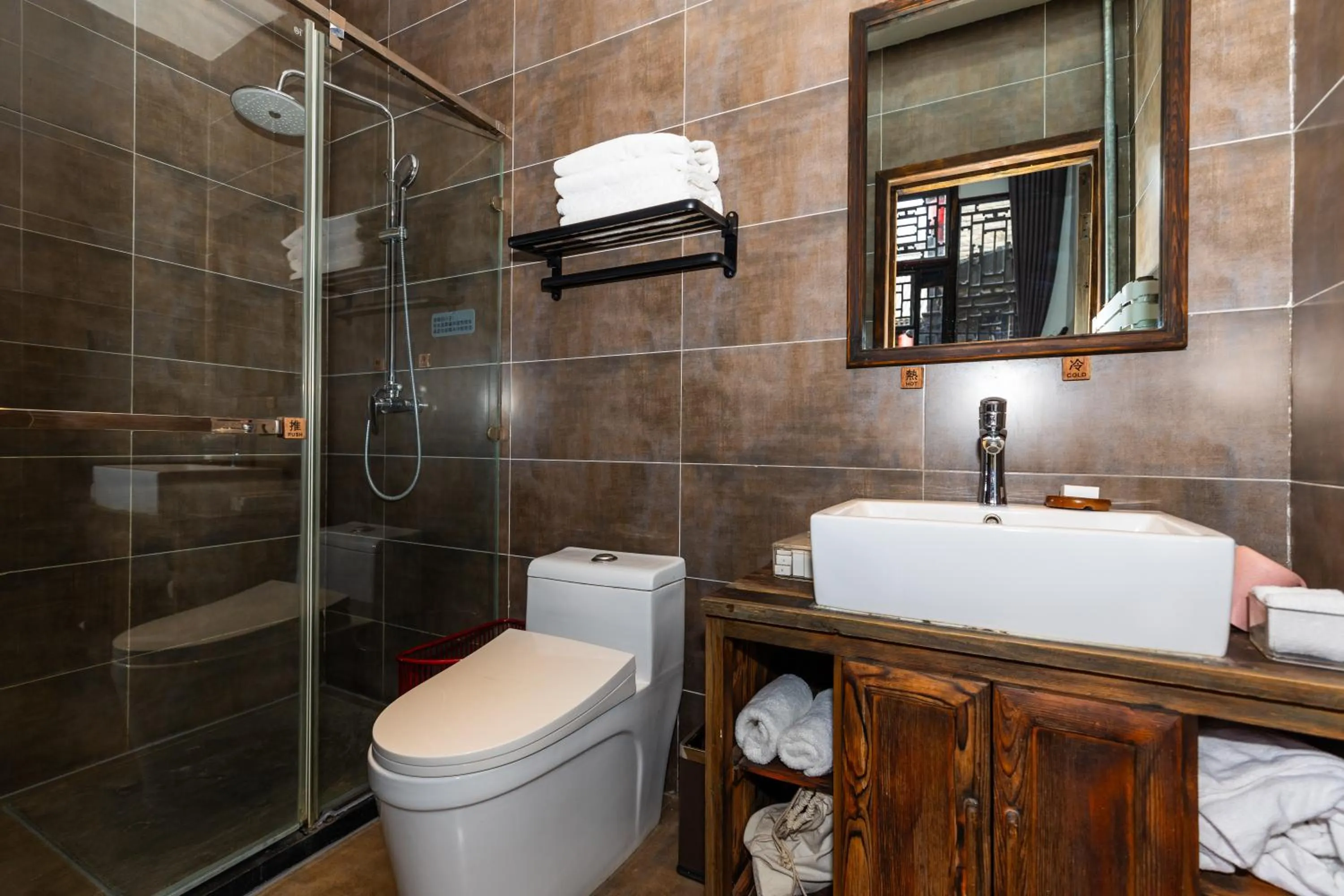 Toilet in Elsewhere Hotel The former residence of the draft bank