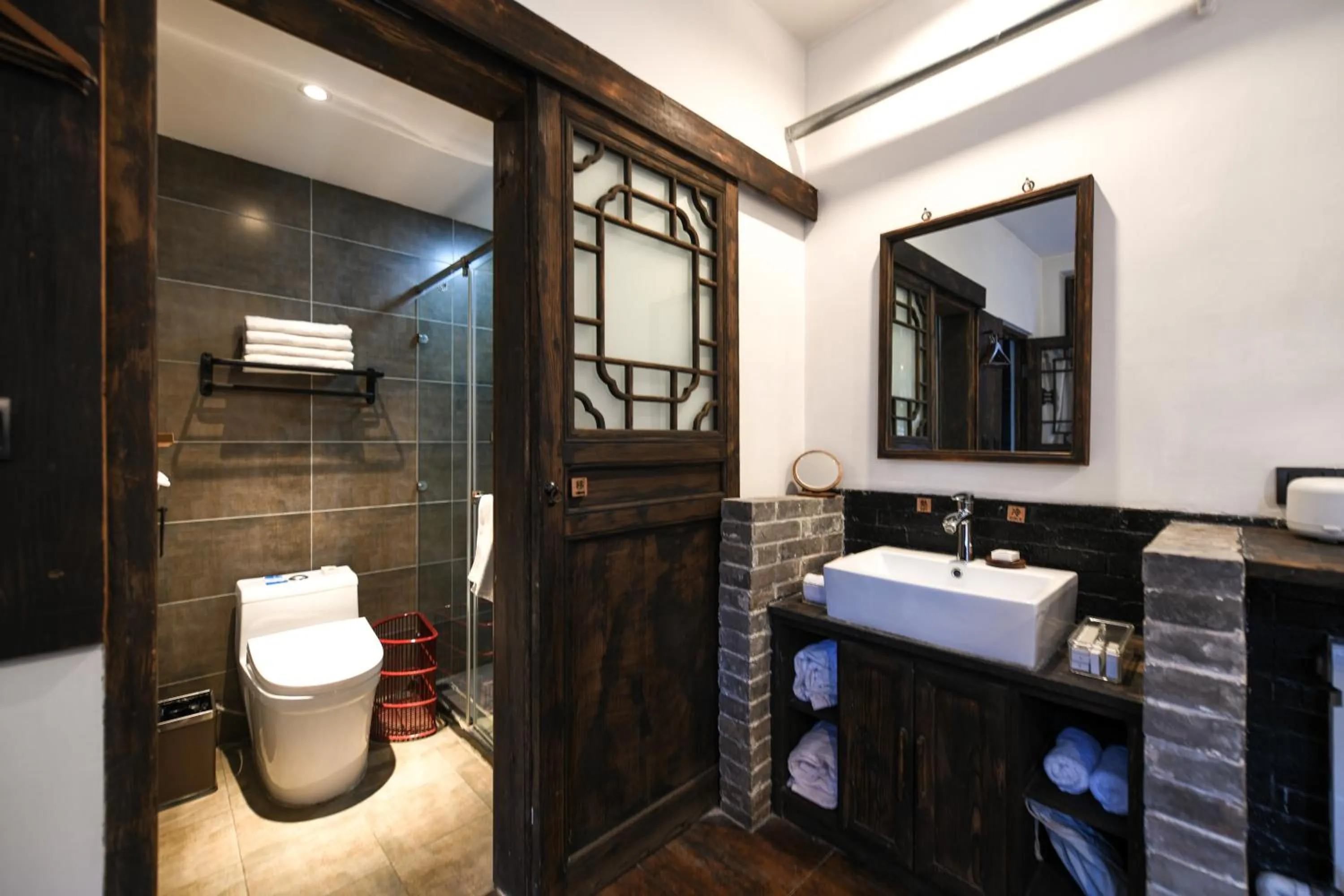 Toilet in Elsewhere Hotel The former residence of the draft bank