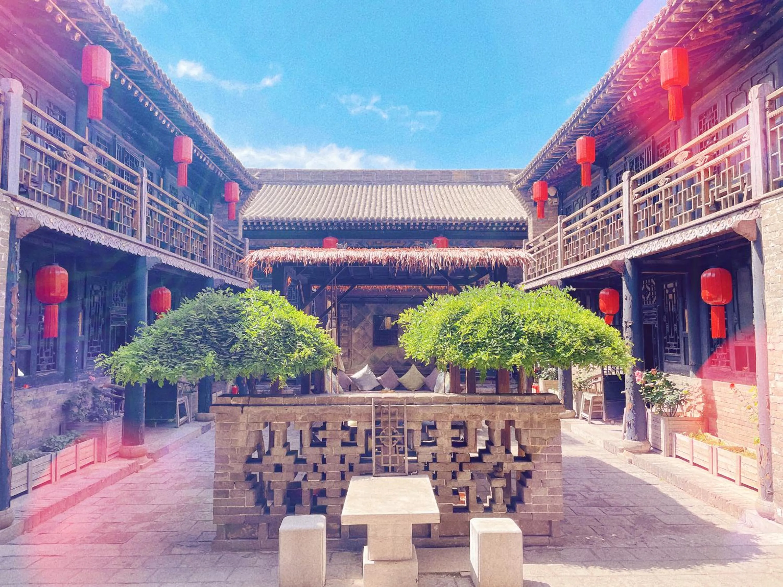 Property building in Elsewhere Hotel The former residence of the draft bank