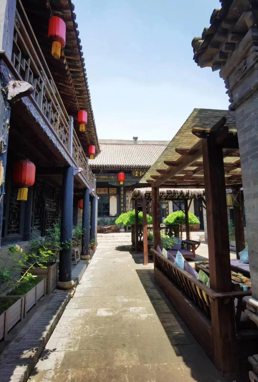 Property building in Elsewhere Hotel The former residence of the draft bank