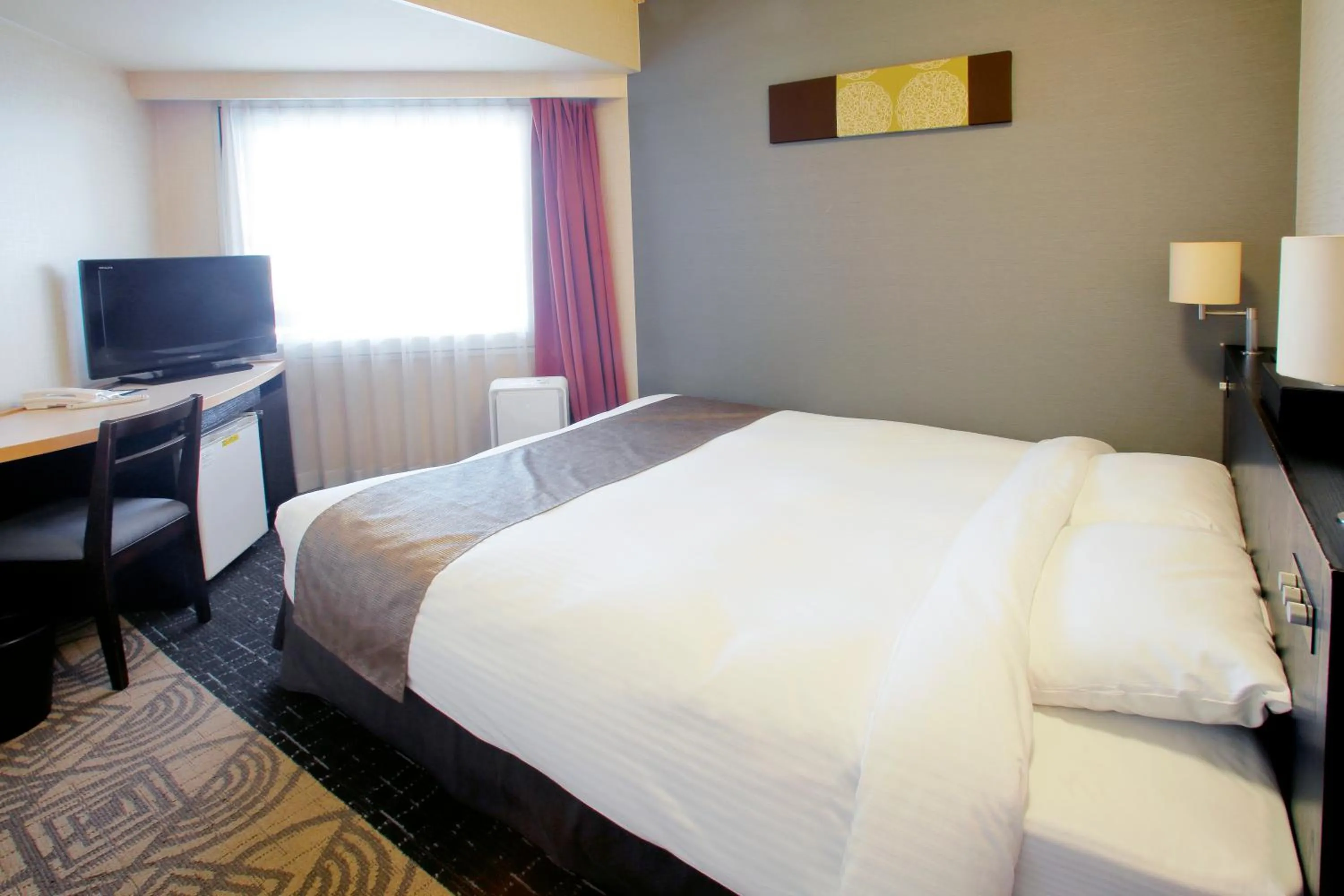 Photo of the whole room, Bed in Sapporo Tokyu REI Hotel