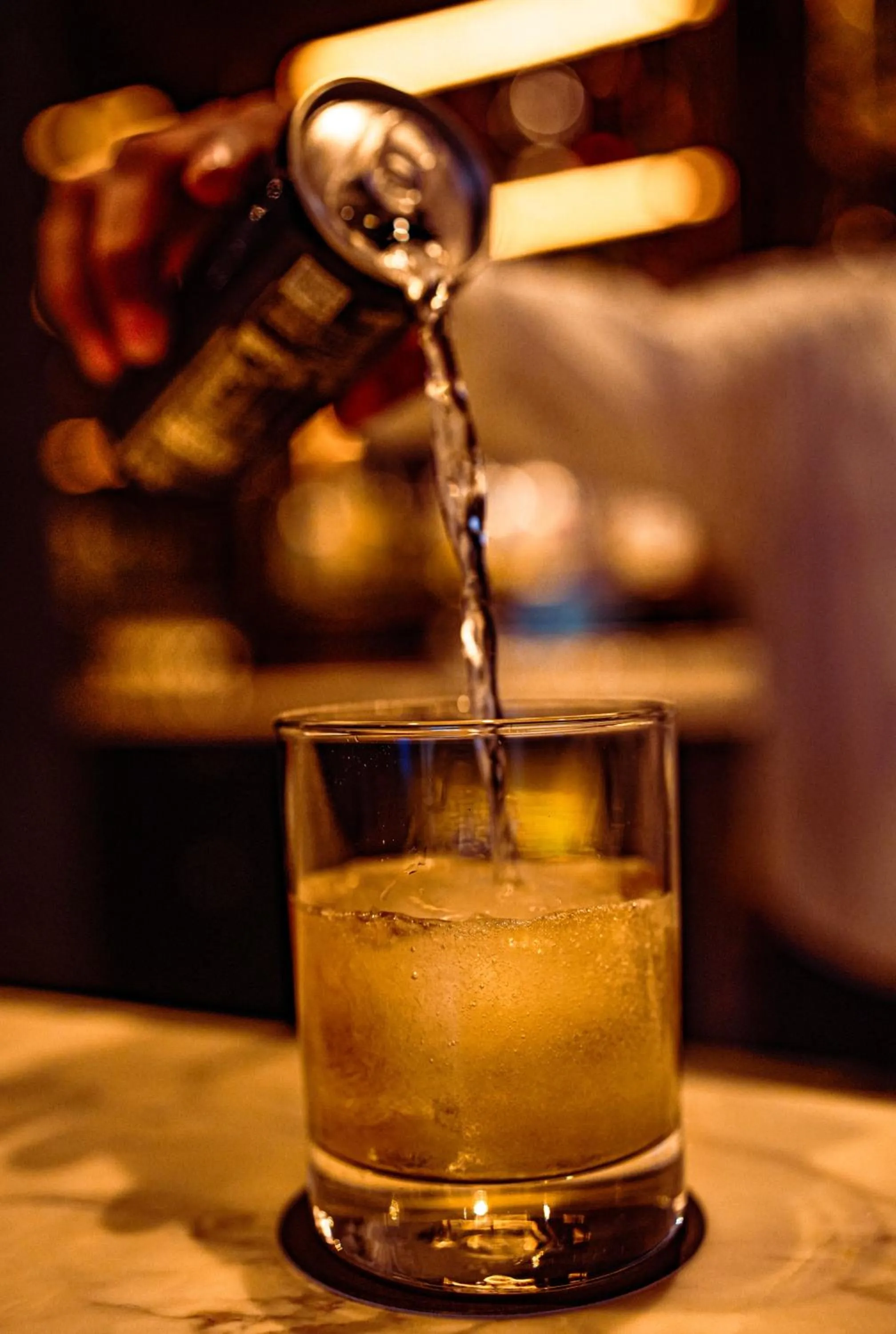 Lounge or bar in Courtyard by Marriott Gurugram Downtown