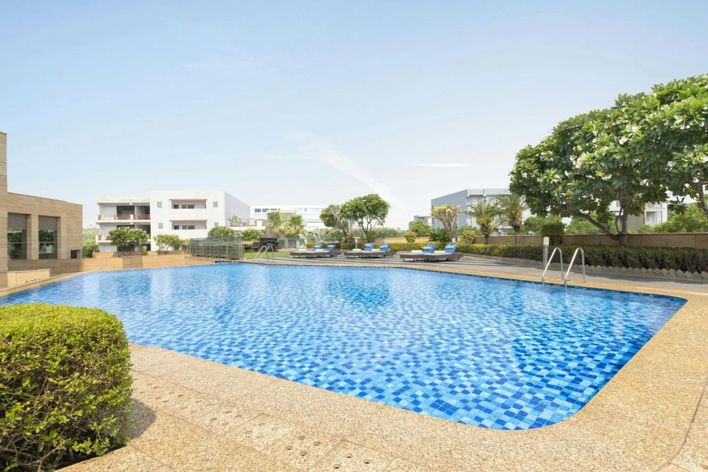 Swimming pool in Courtyard by Marriott Gurugram Downtown