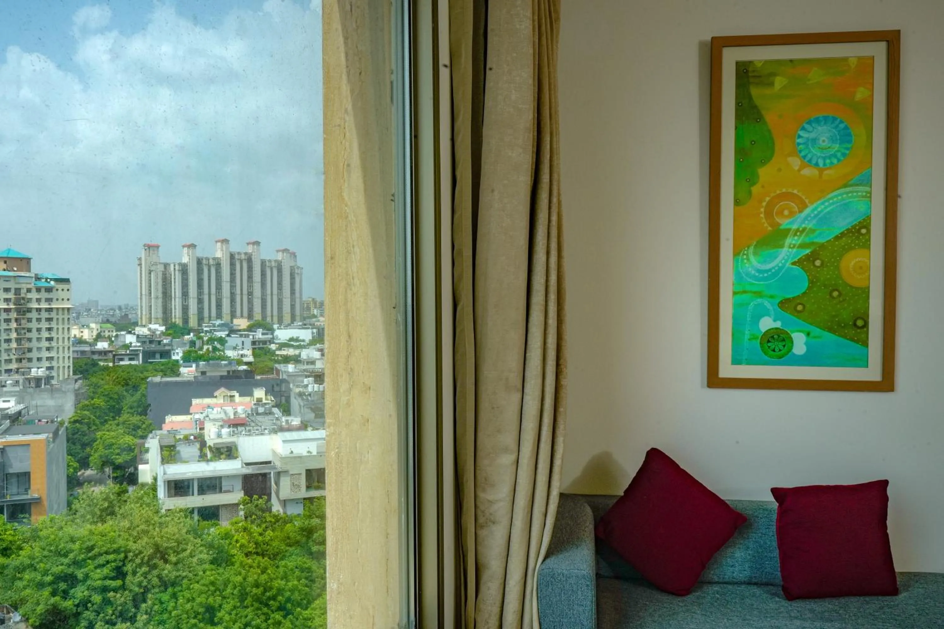 Seating area in Courtyard by Marriott Gurugram Downtown