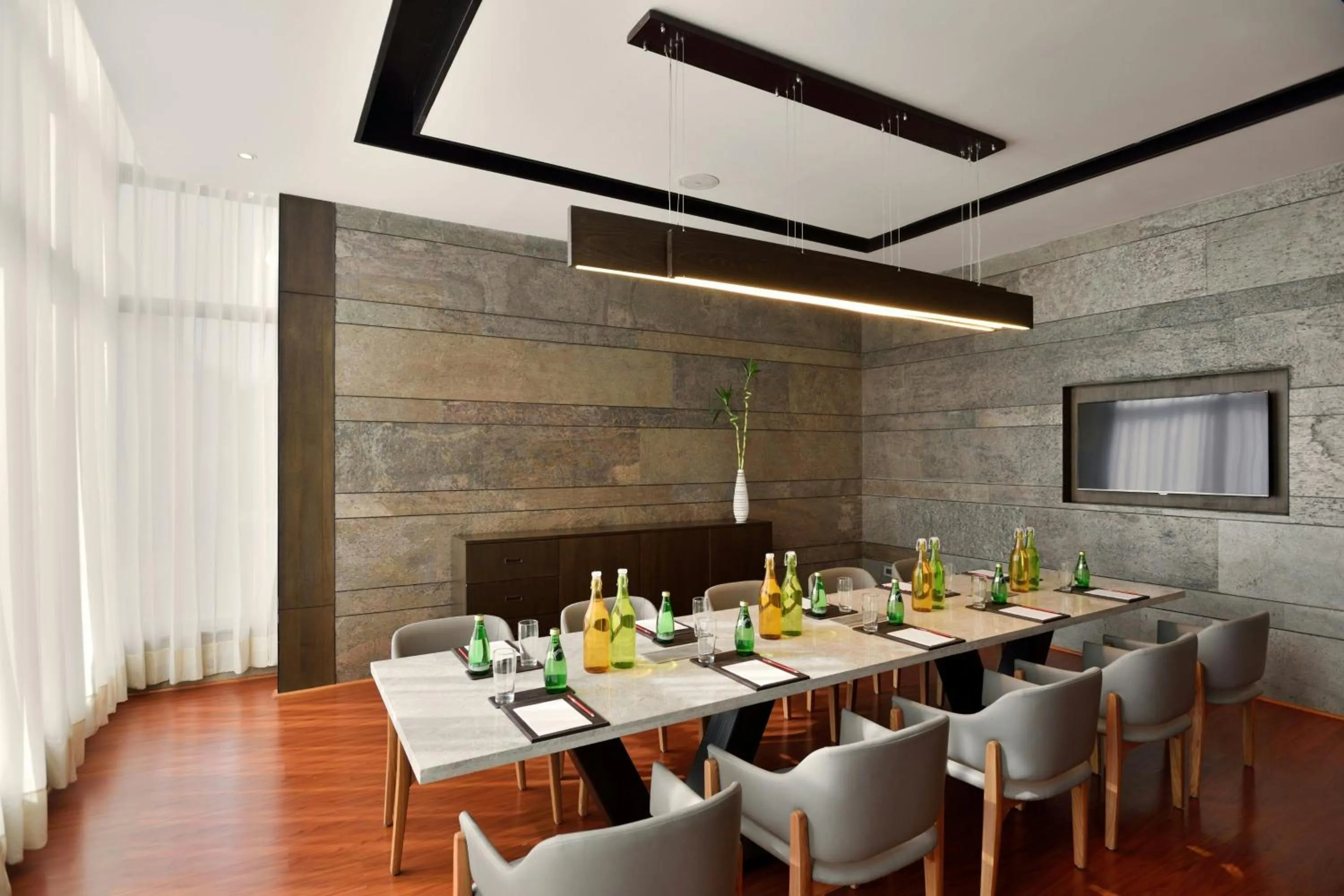 Restaurant/places to eat in Courtyard by Marriott Gurugram Downtown