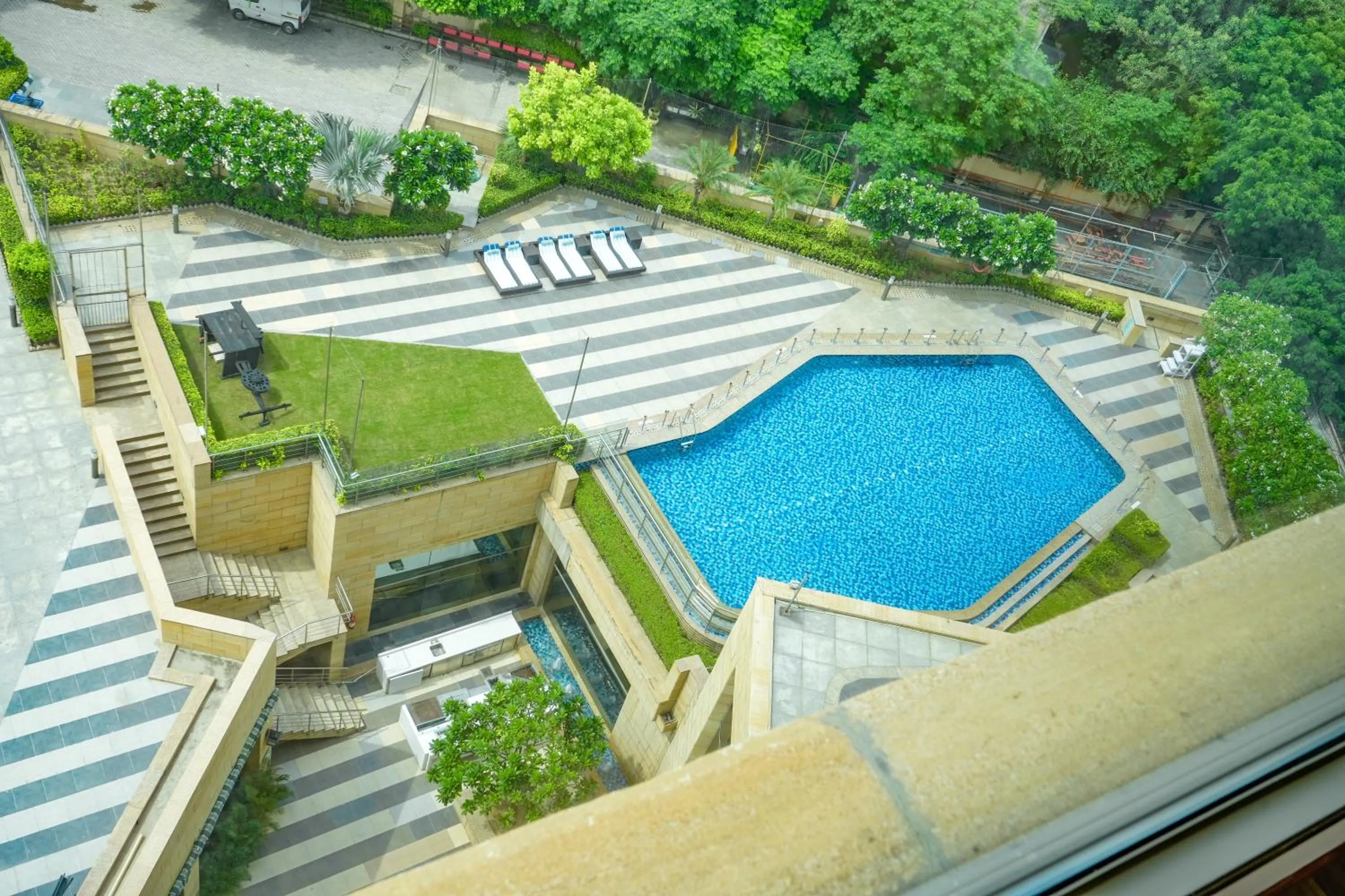 Pool view in Courtyard by Marriott Gurugram Downtown