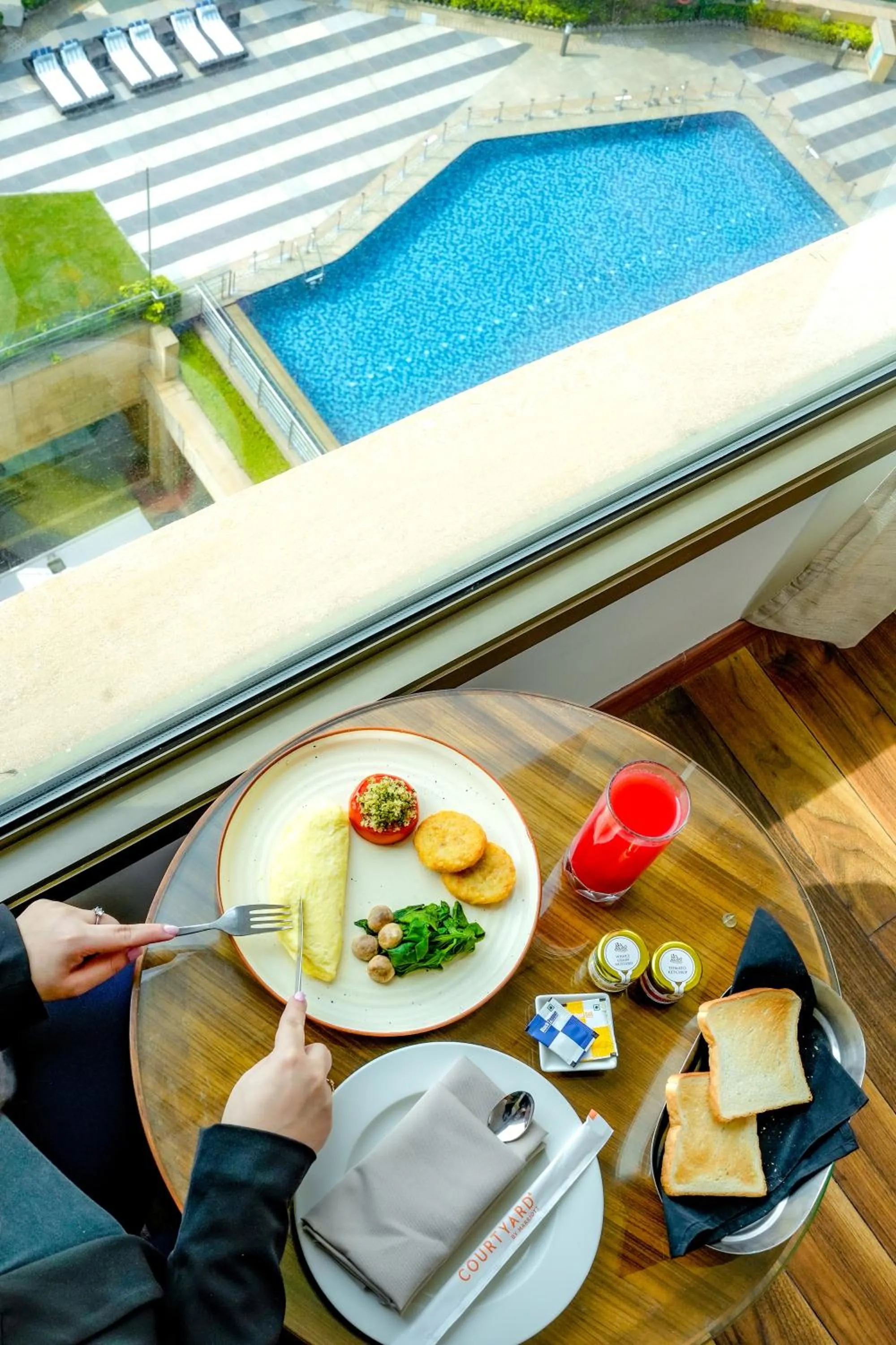 Food and drinks in Courtyard by Marriott Gurugram Downtown