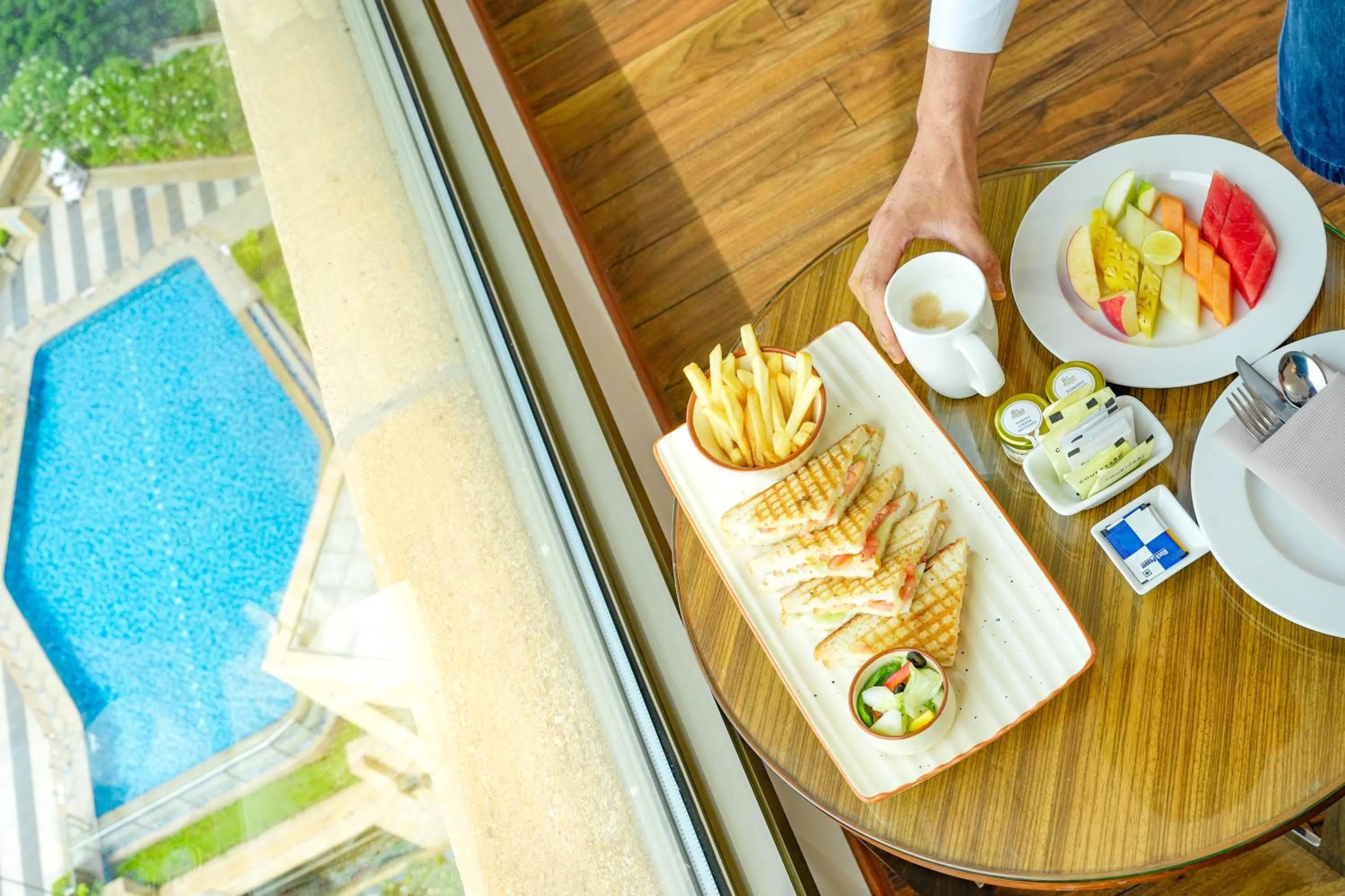 Food and drinks in Courtyard by Marriott Gurugram Downtown