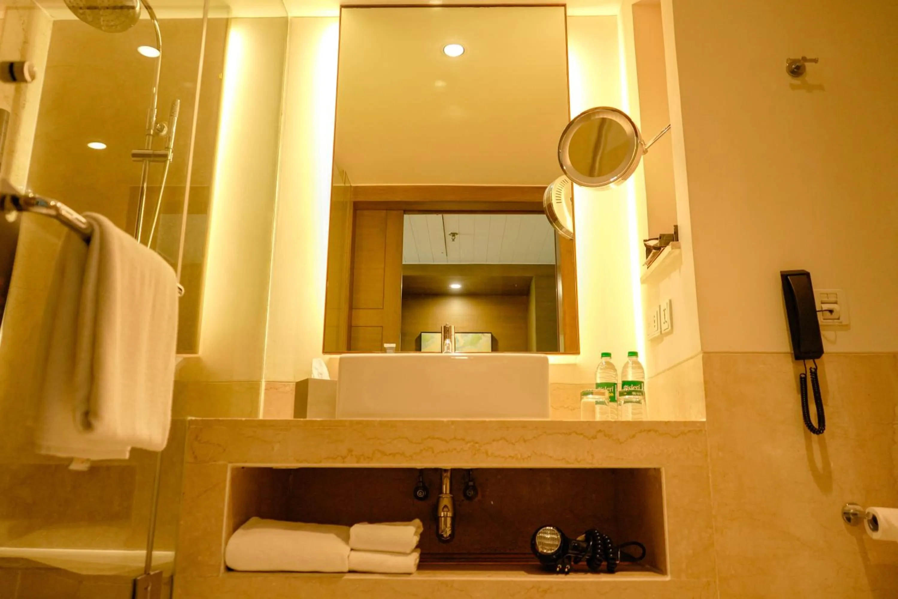 Bathroom in Courtyard by Marriott Gurugram Downtown