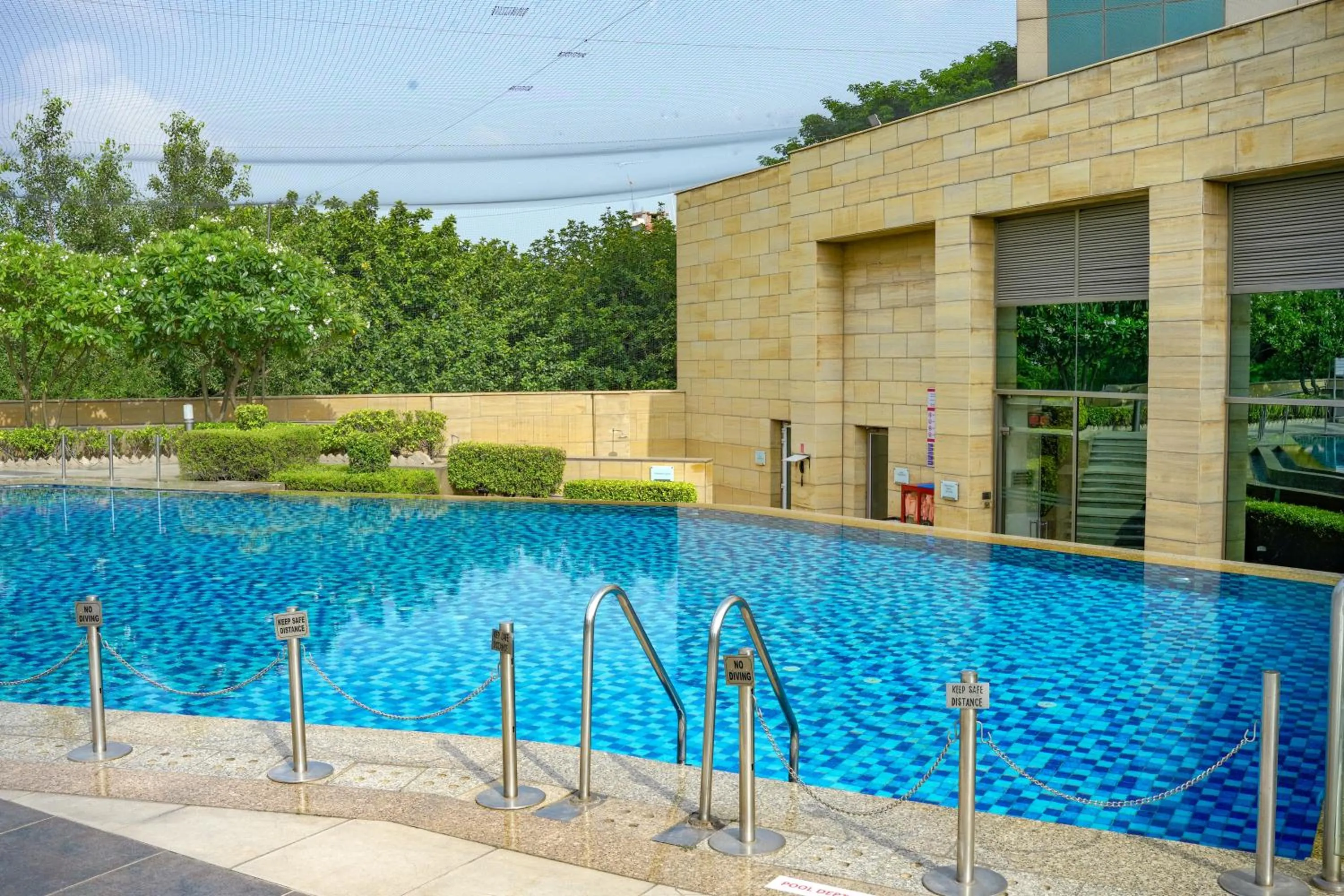 Swimming pool in Courtyard by Marriott Gurugram Downtown