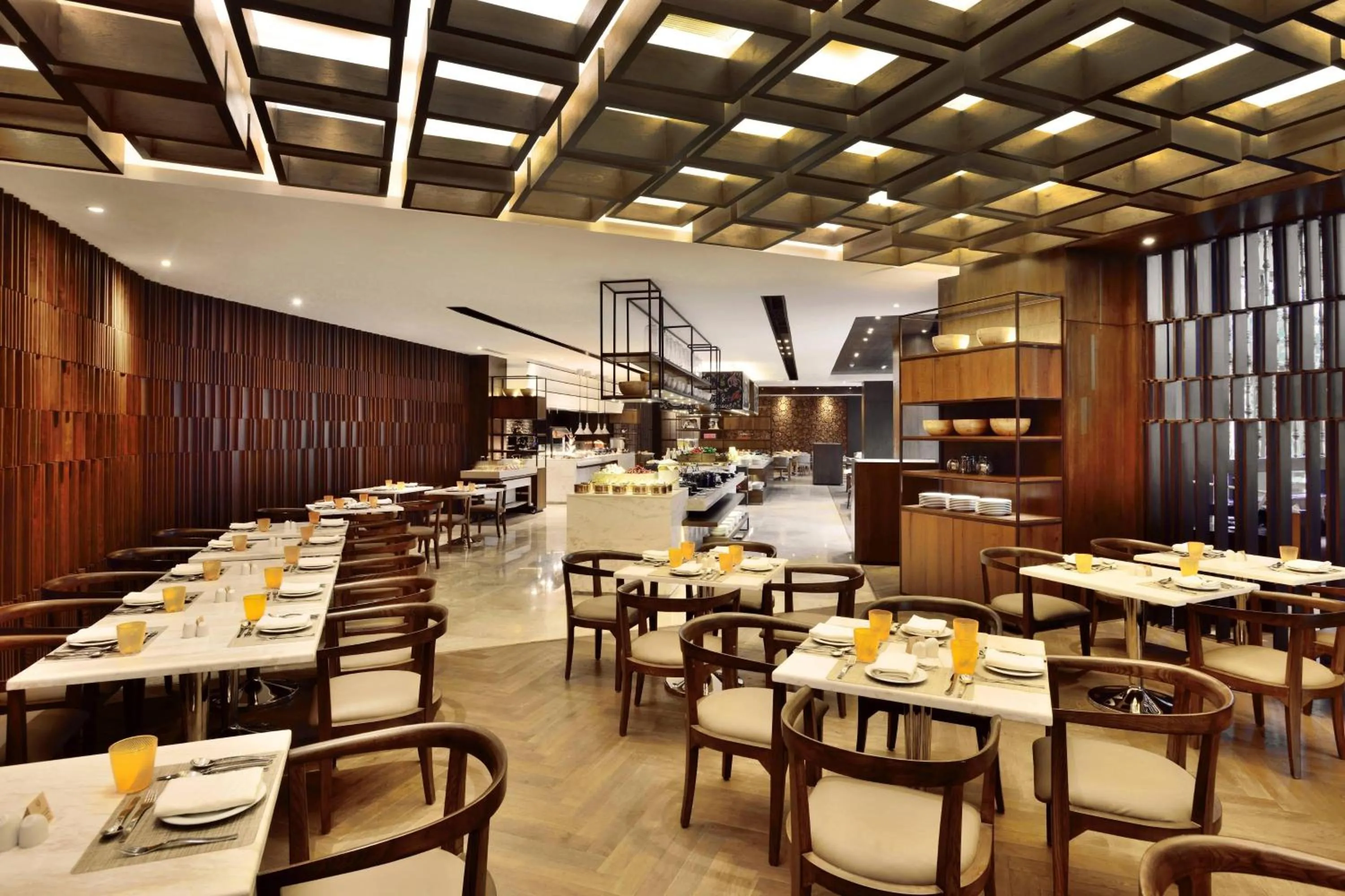 Lounge or bar in Courtyard by Marriott Gurugram Downtown