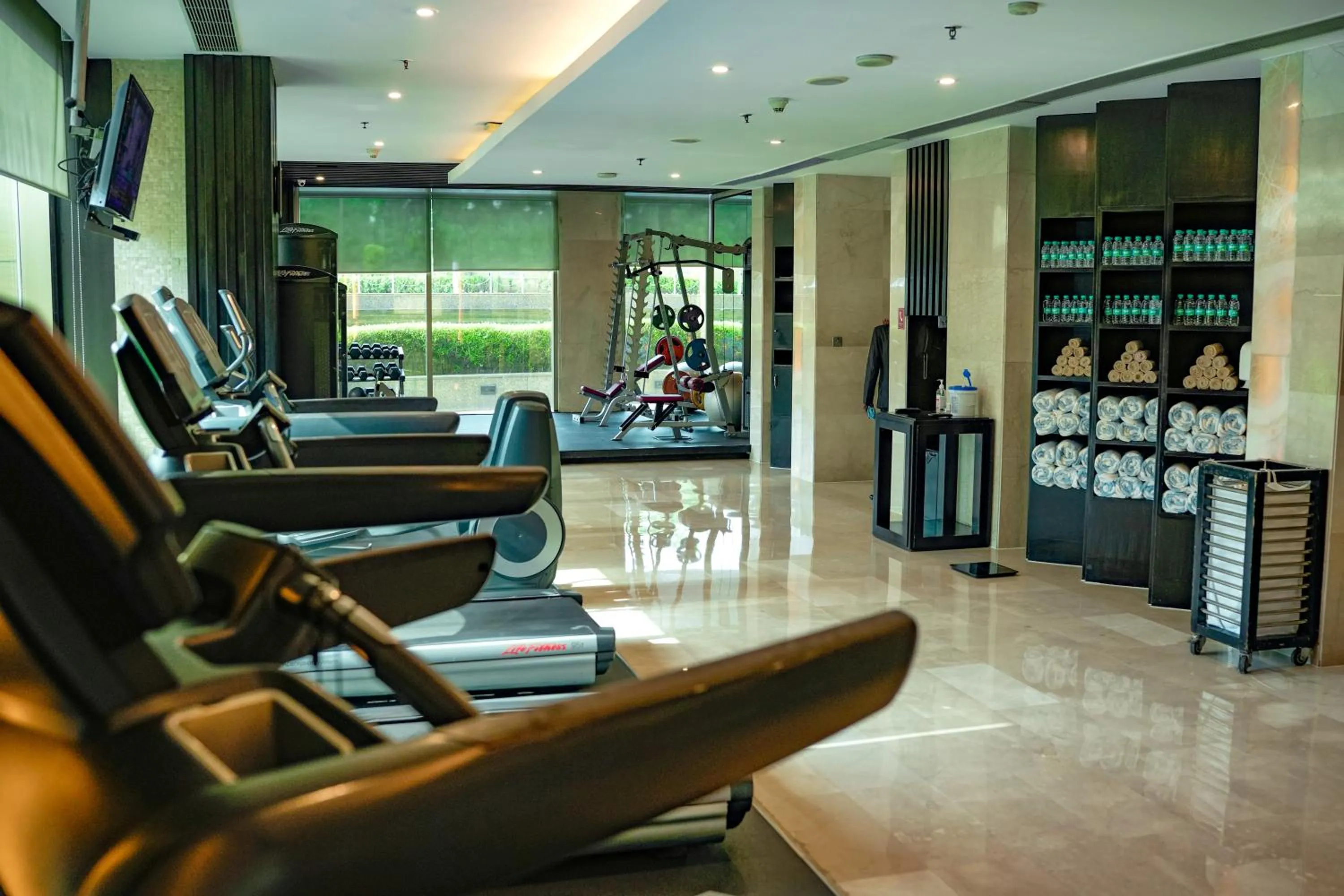 Fitness centre/facilities in Courtyard by Marriott Gurugram Downtown