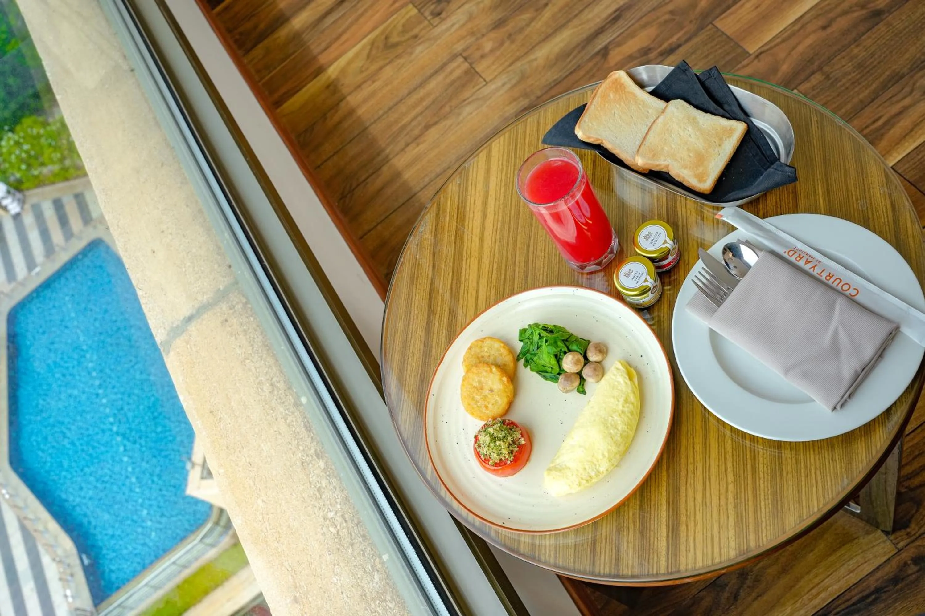 Food and drinks in Courtyard by Marriott Gurugram Downtown