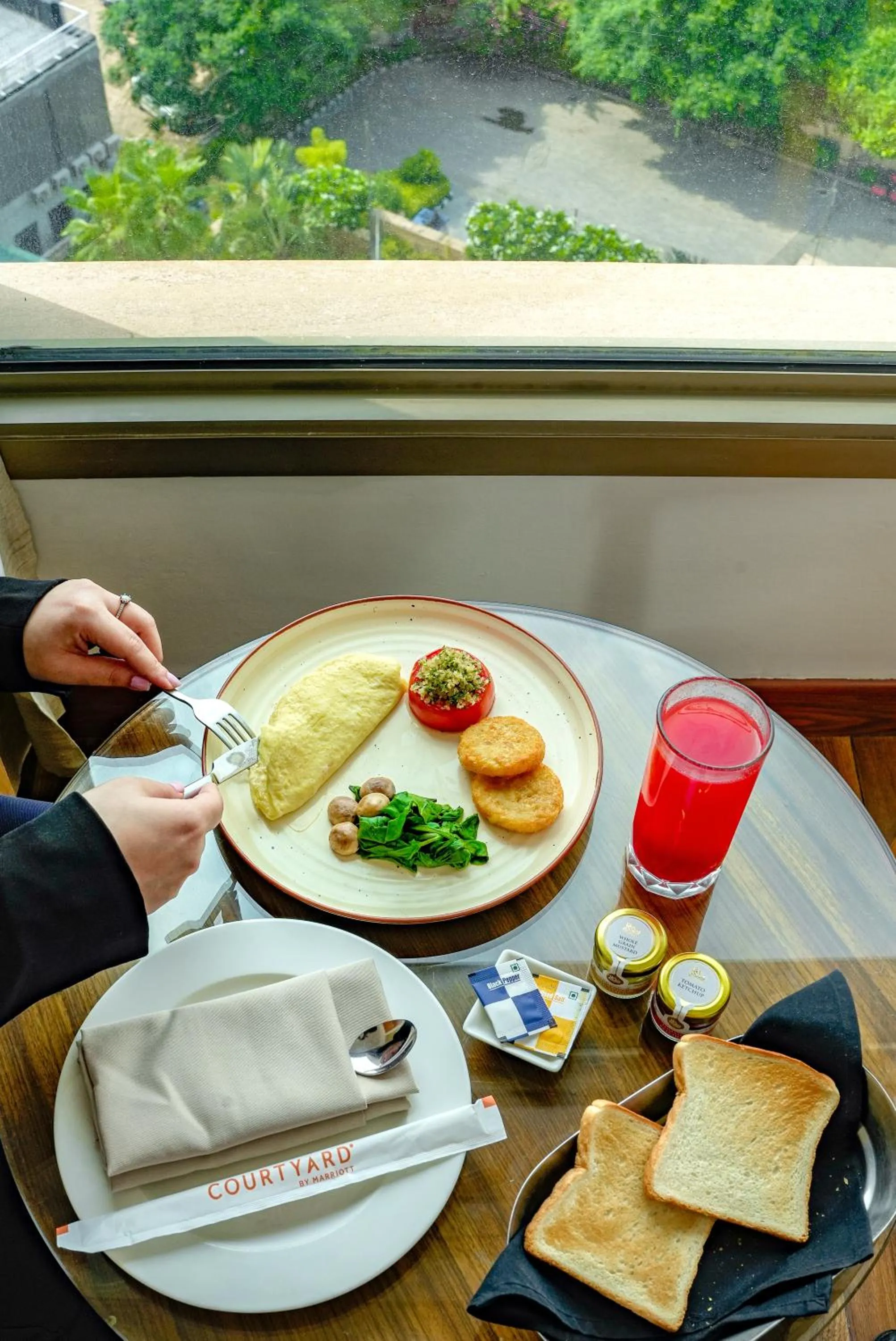 Food and drinks in Courtyard by Marriott Gurugram Downtown