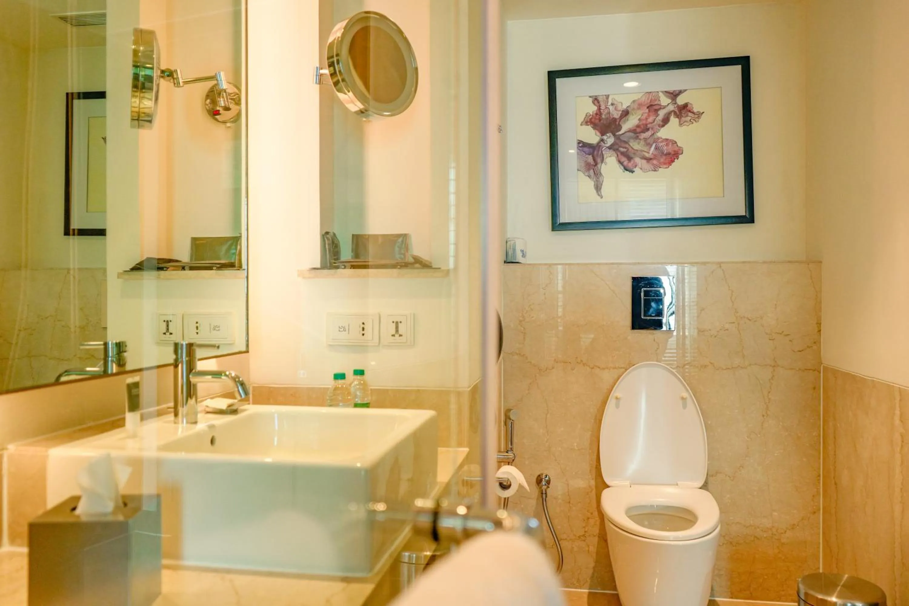 Shower in Courtyard by Marriott Gurugram Downtown