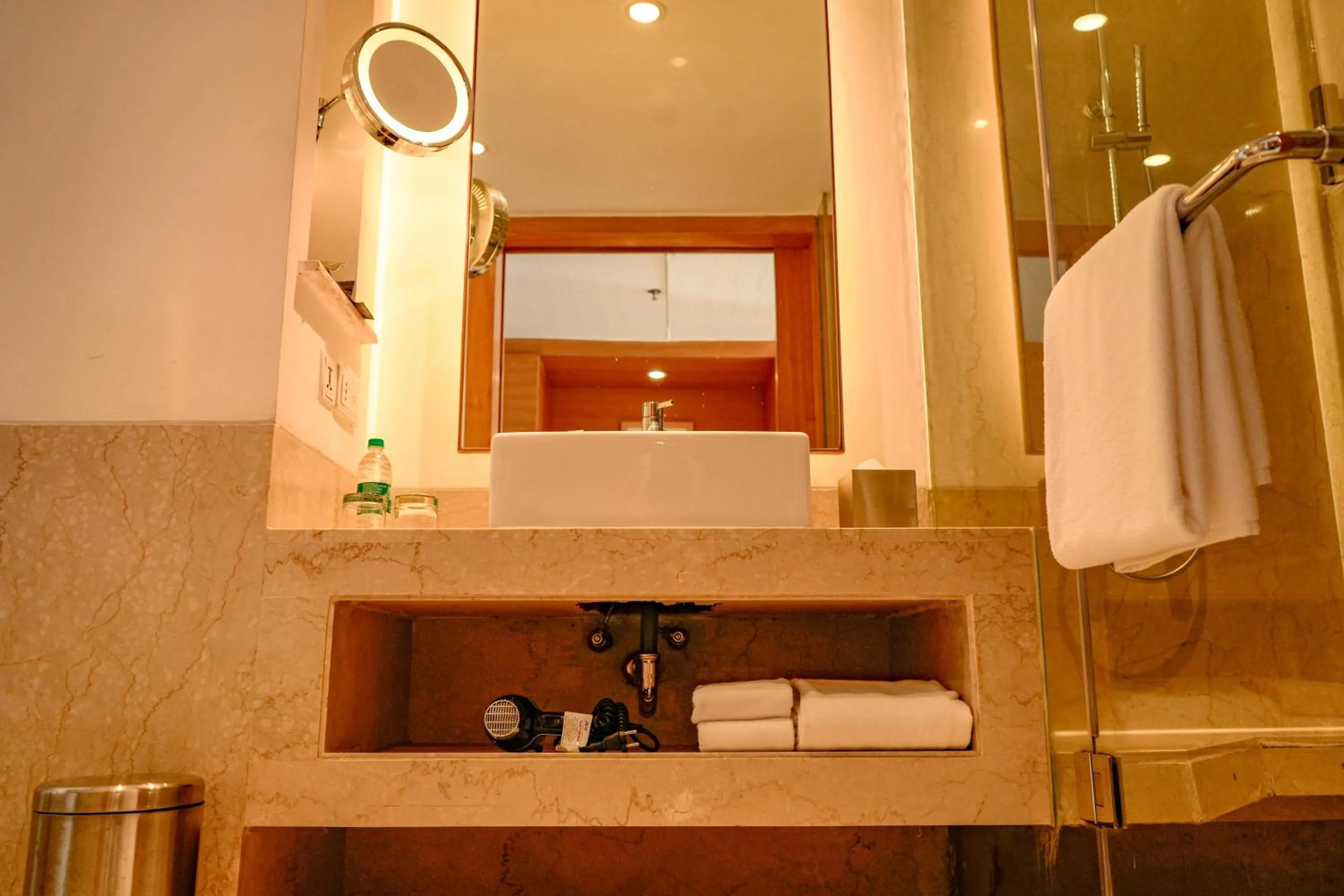 Shower in Courtyard by Marriott Gurugram Downtown