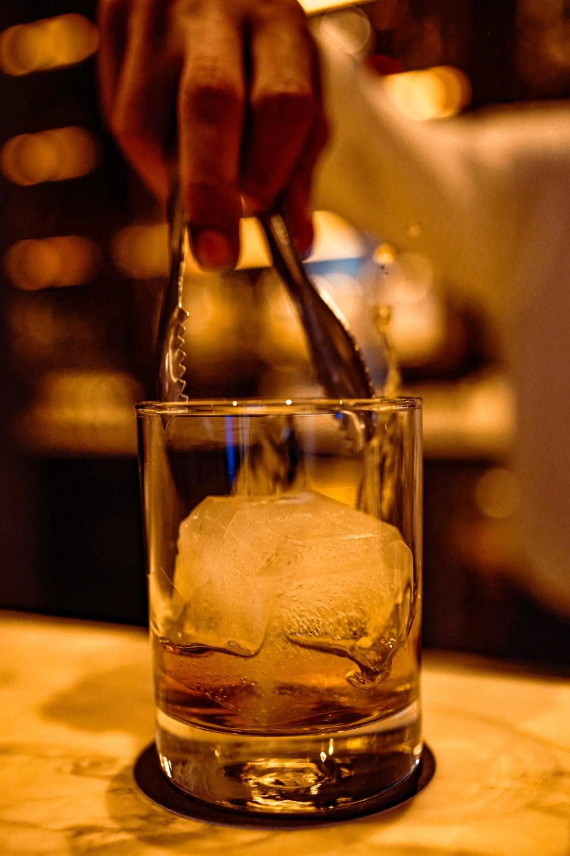 Lounge or bar in Courtyard by Marriott Gurugram Downtown