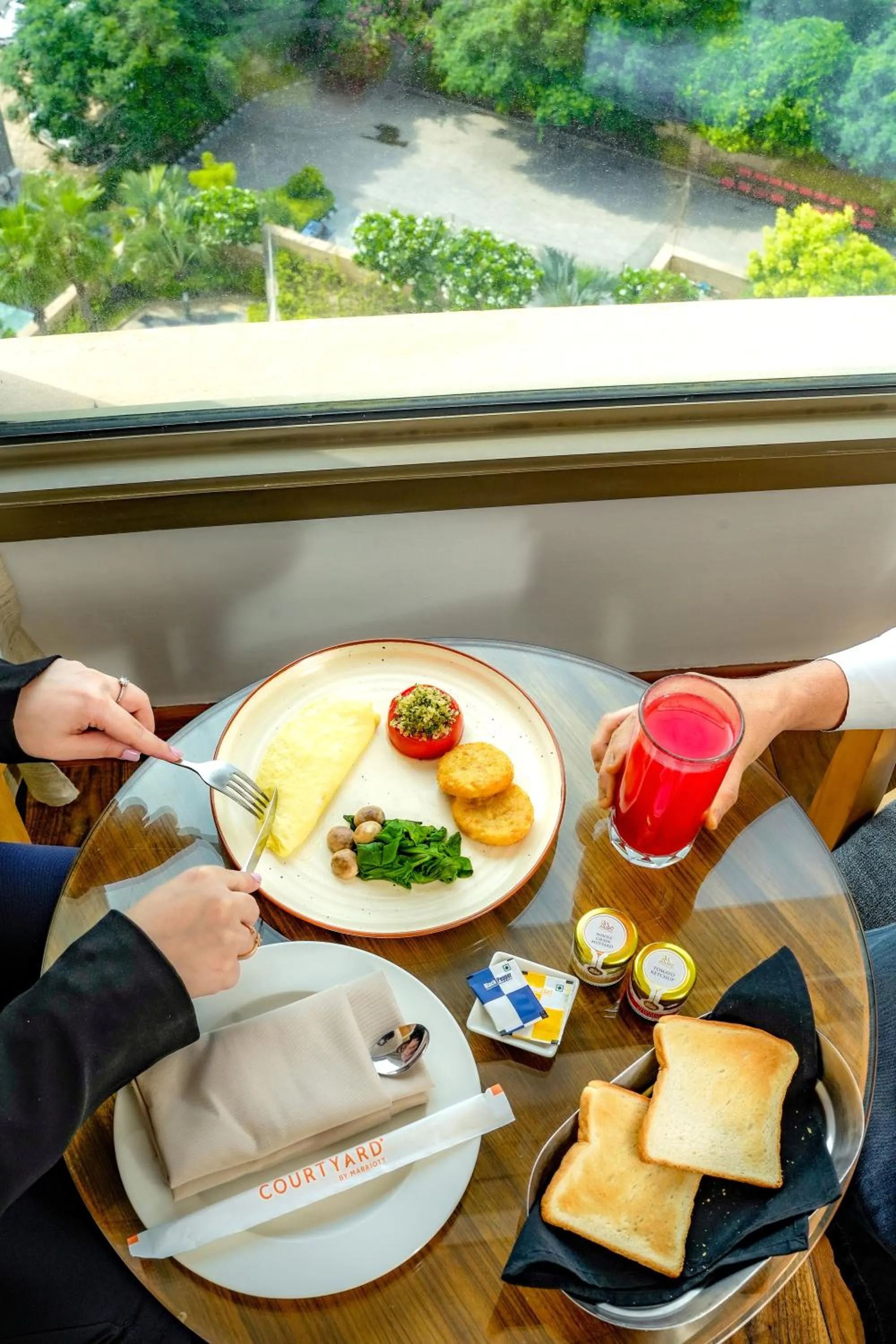 Food and drinks in Courtyard by Marriott Gurugram Downtown