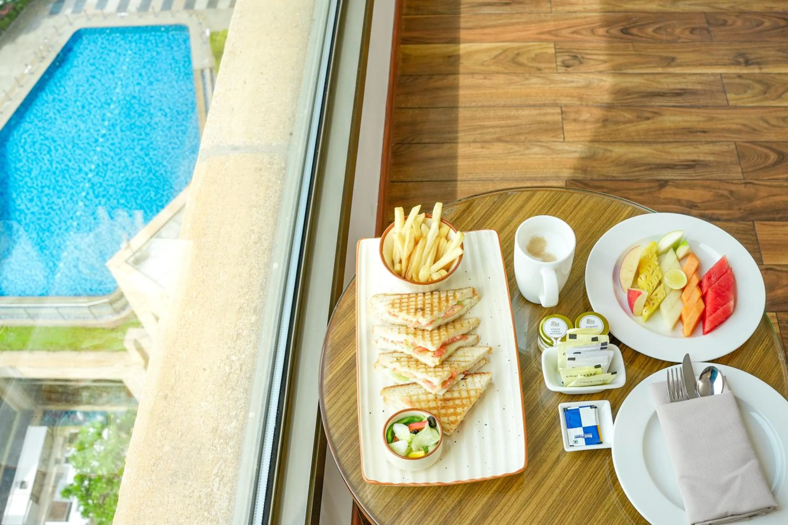 Food and drinks in Courtyard by Marriott Gurugram Downtown