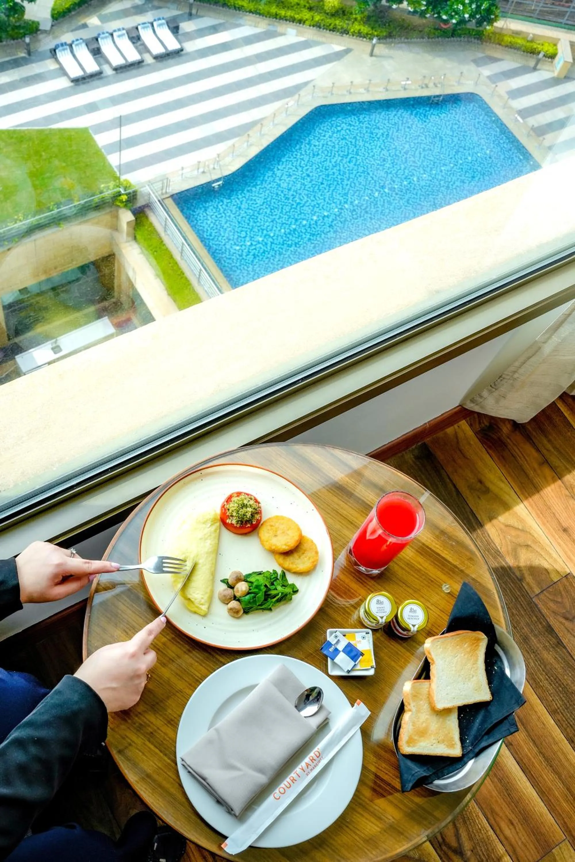 Food and drinks in Courtyard by Marriott Gurugram Downtown