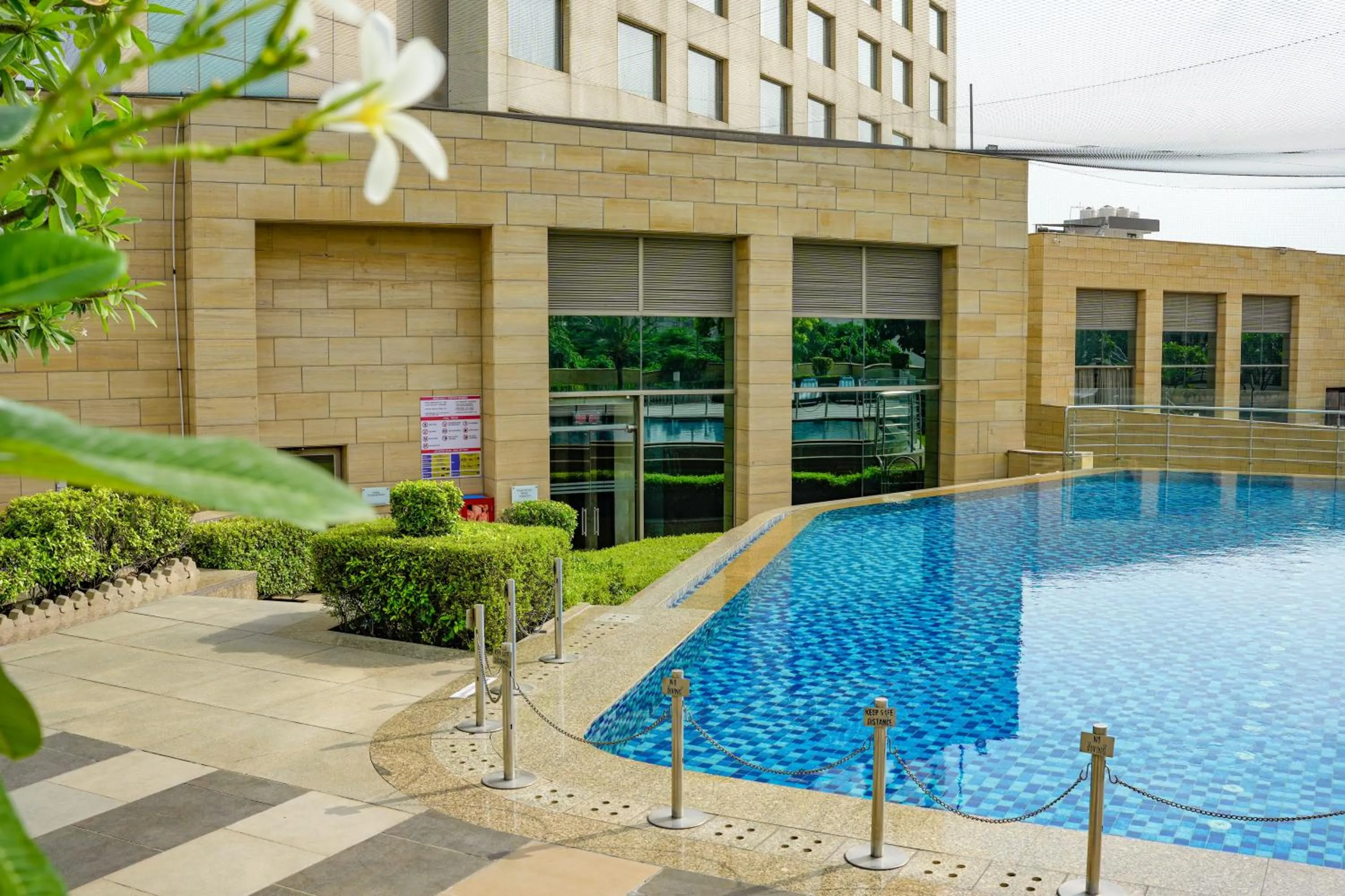 Swimming pool in Courtyard by Marriott Gurugram Downtown
