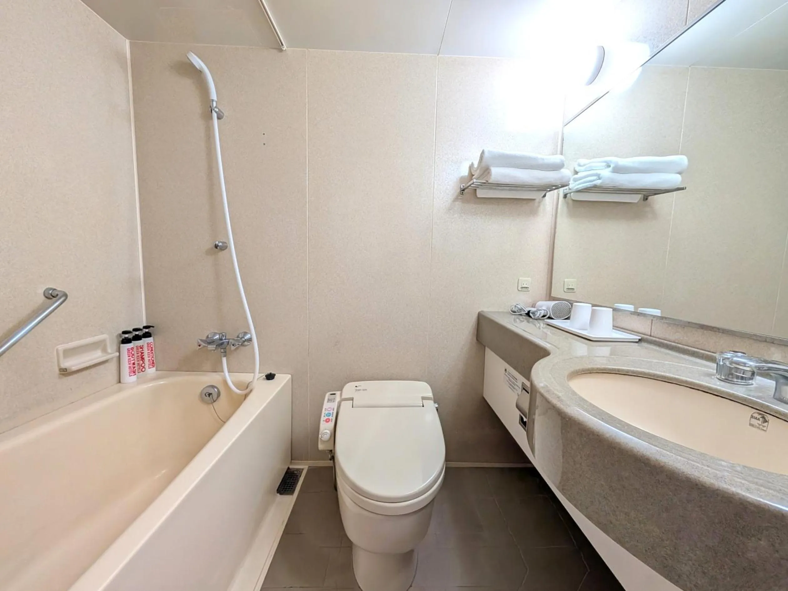 Bathroom in Suizenji Comfort Hotel