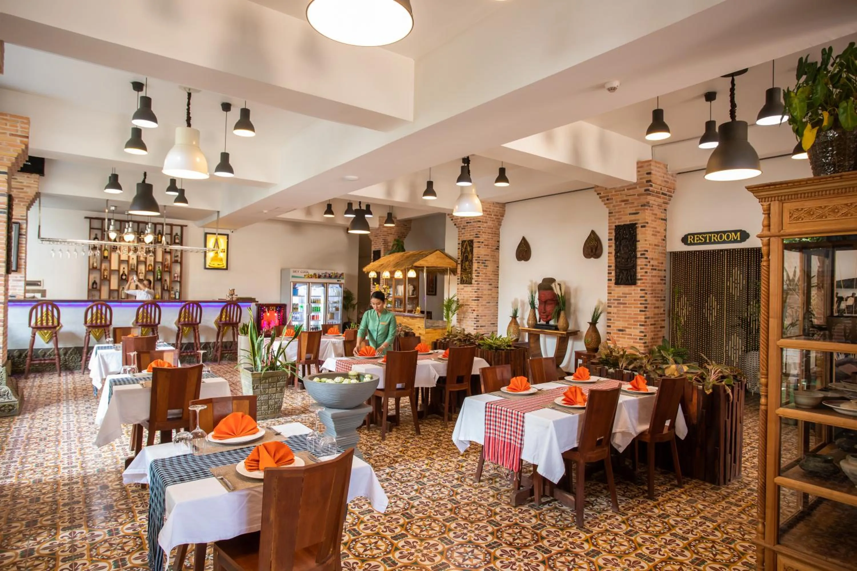 Restaurant/places to eat in Cambana Residence