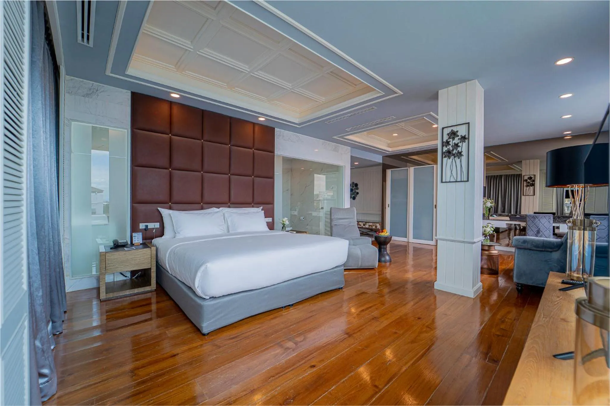 Communal lounge/ TV room, Bed in Khum Phucome Hotel -SHA Extra Plus