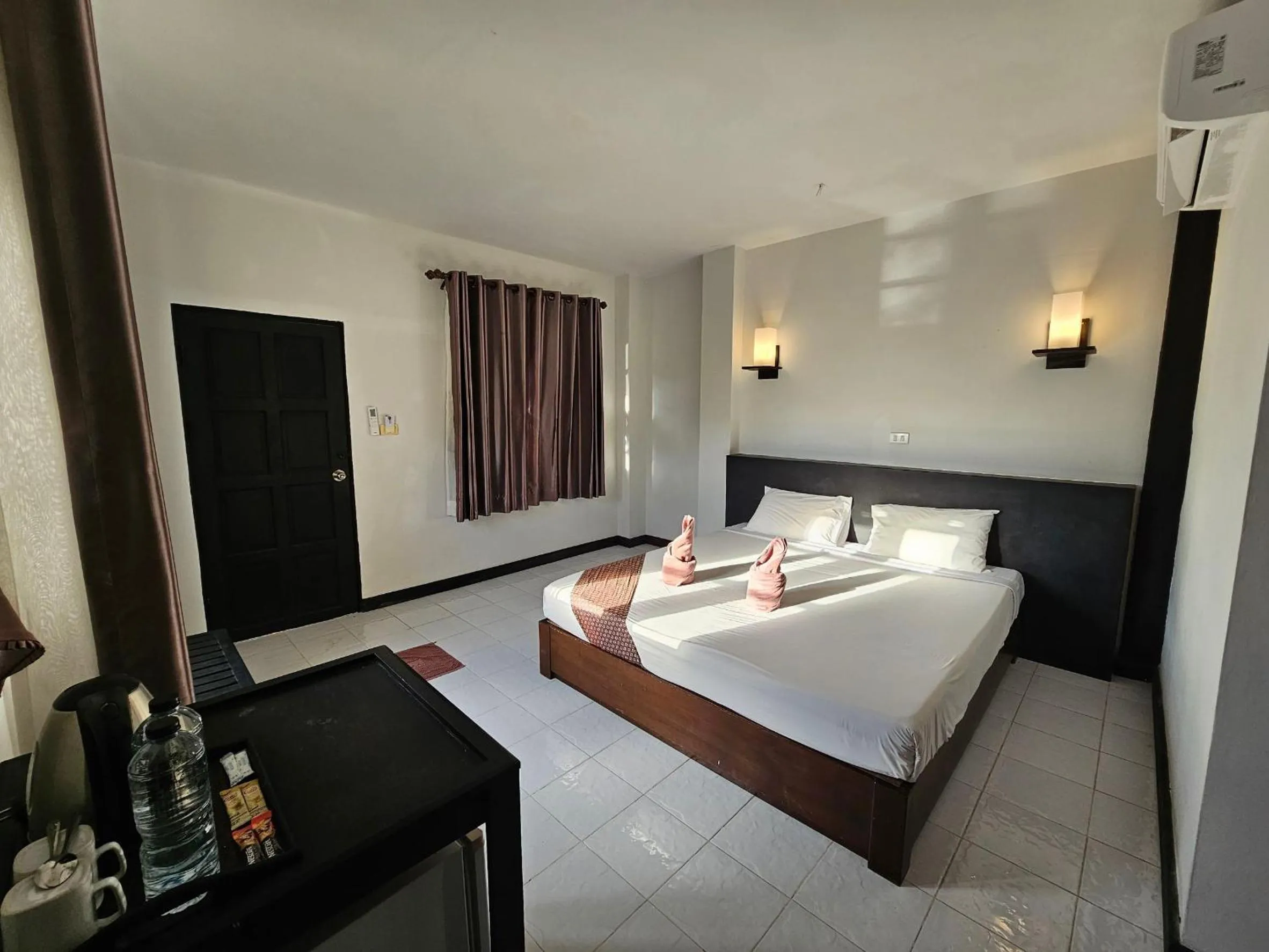 Bedroom, Bed in Phitharom PP Resort