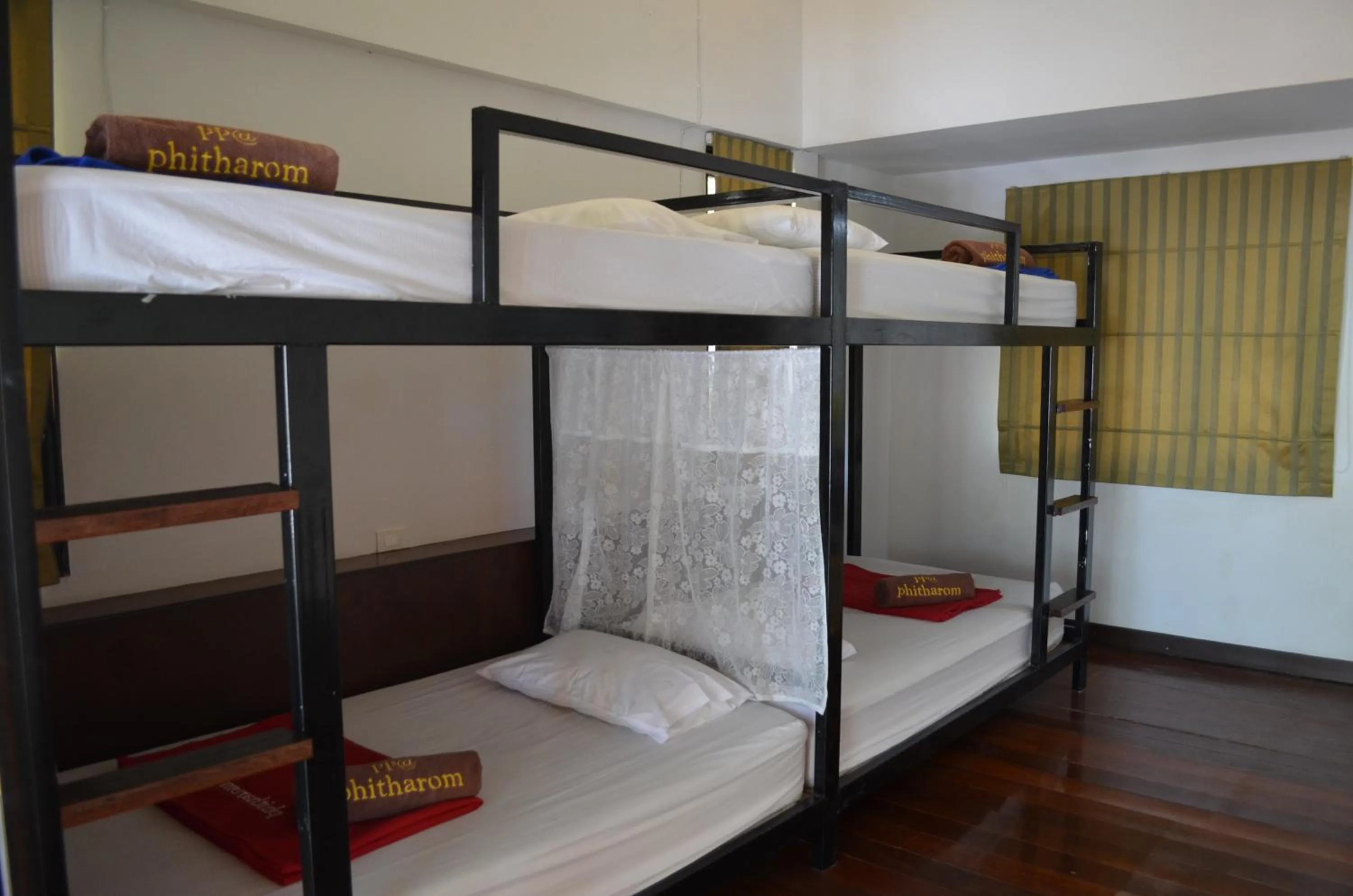 bunk bed, Bed in Phitharom PP Resort