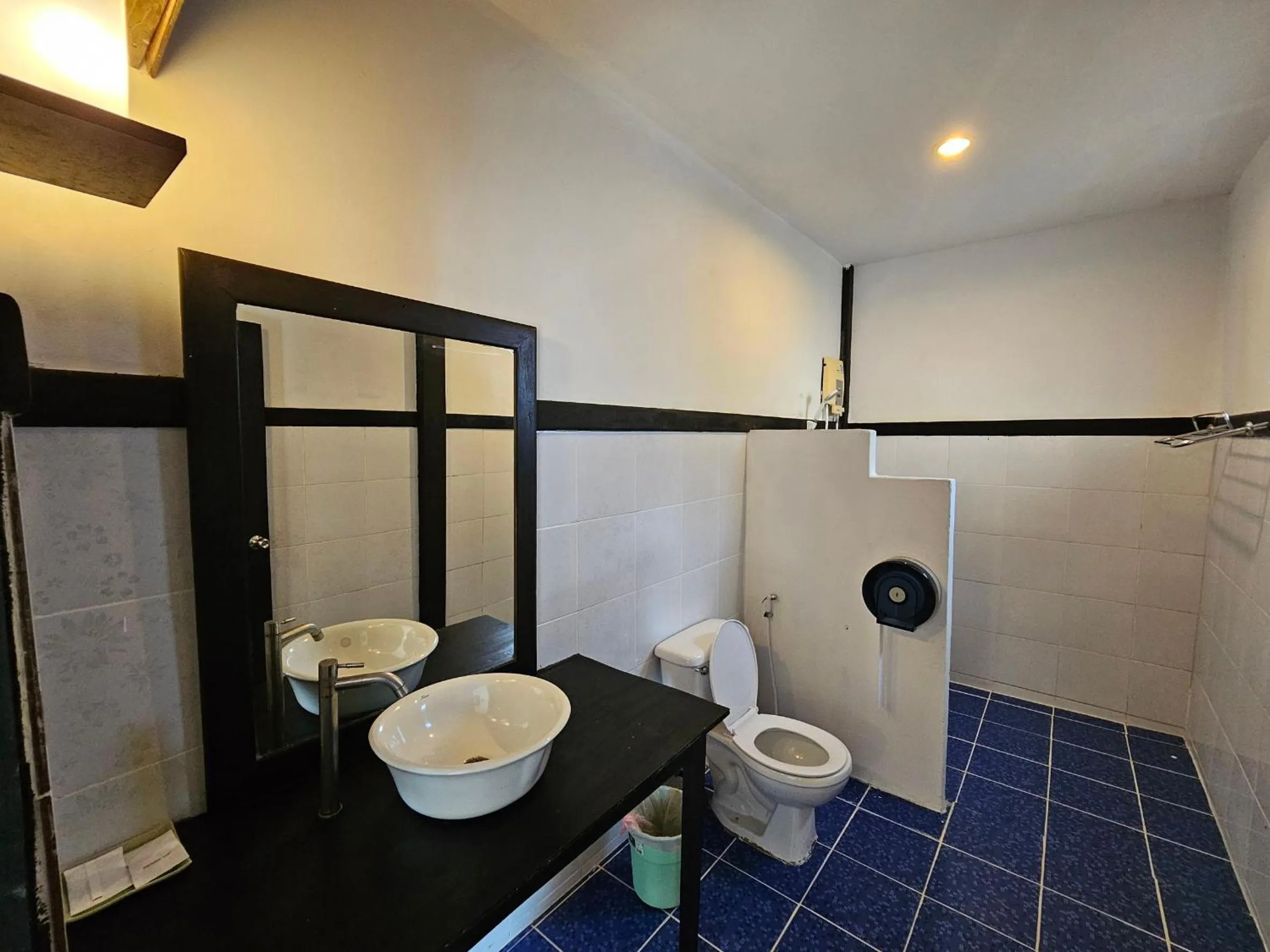 Toilet in Phitharom PP Resort